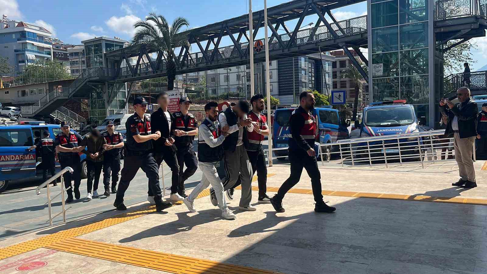 Alanya’da uyuşturucu operasyonu: 3 şüpheli tutuklandı
?v=1