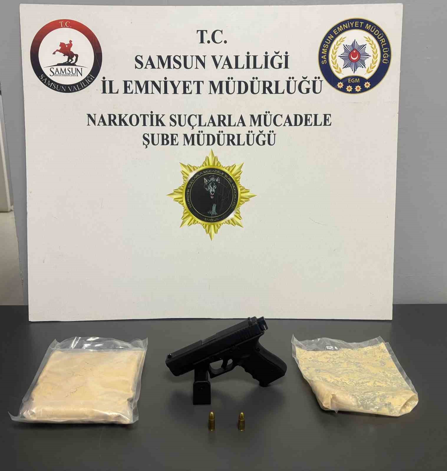 Samsun’da 1 kilo bonzai hammaddesi ele geçirildi
?v=1