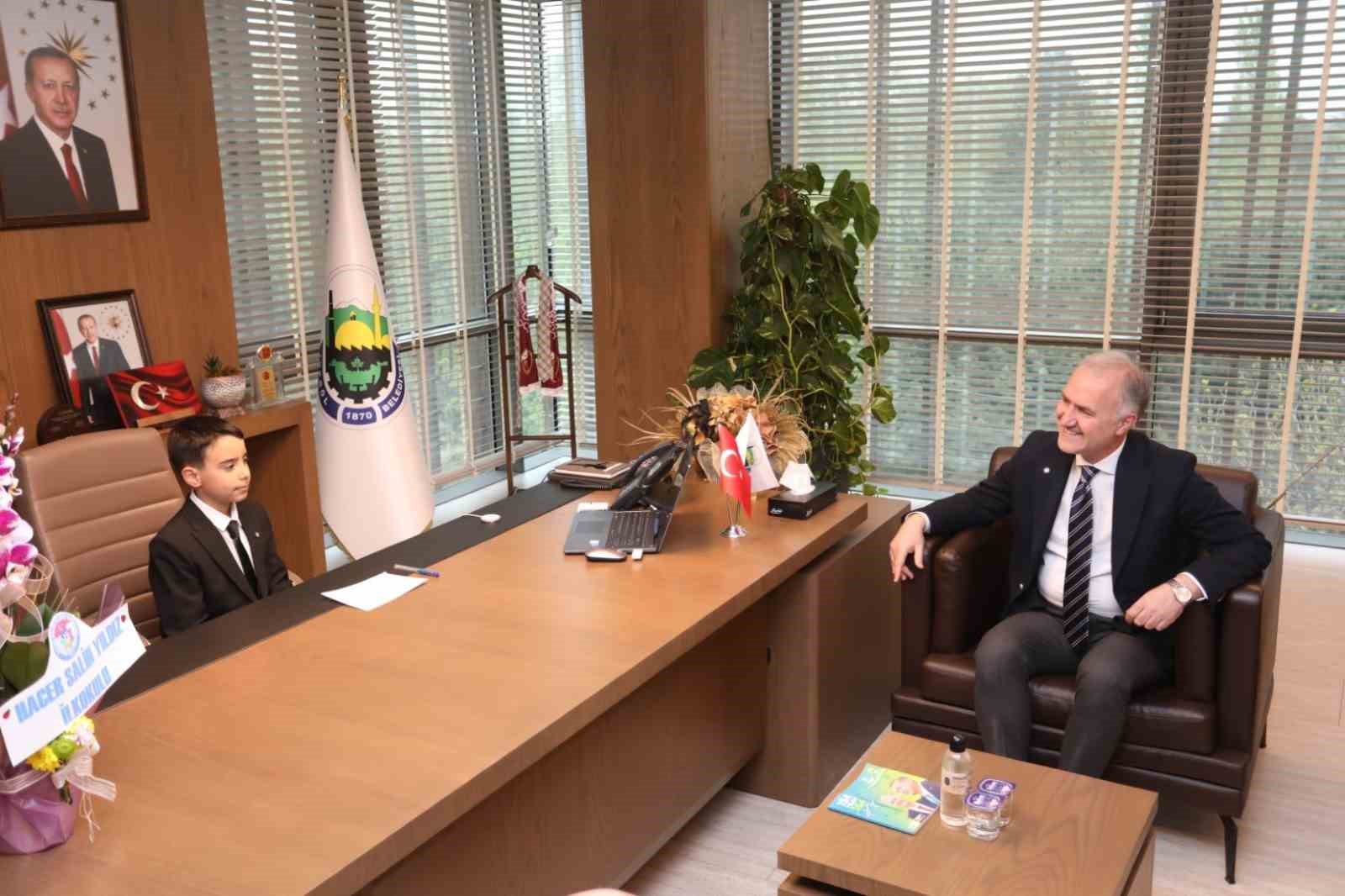 İnegöl’de başkanlık koltuğuna Umut Alp Yiğit oturdu
?v=1