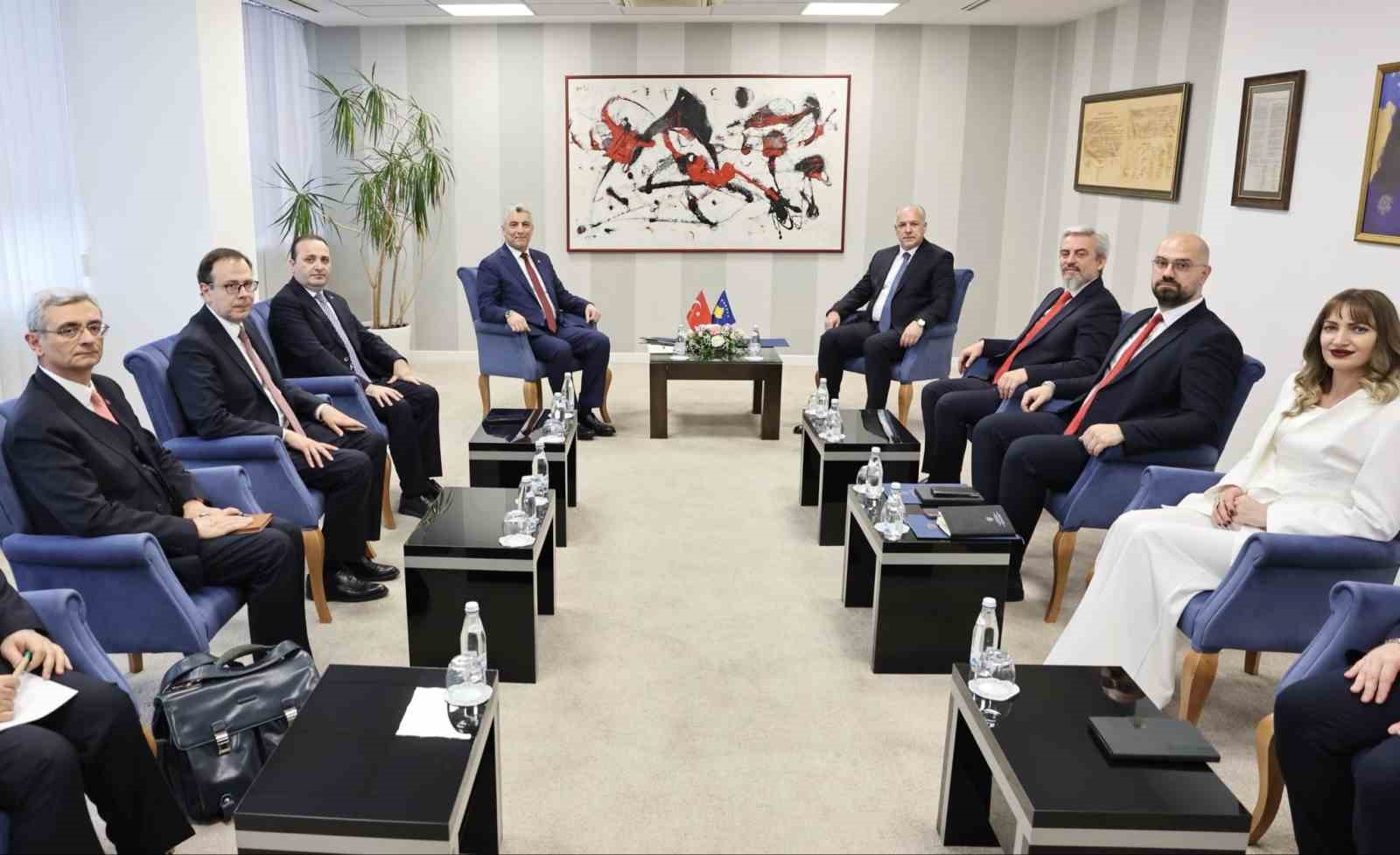 Ticaret Bakanı Bolat, Kosova Başbakanı Kurti ile bir araya geldi
?v=1