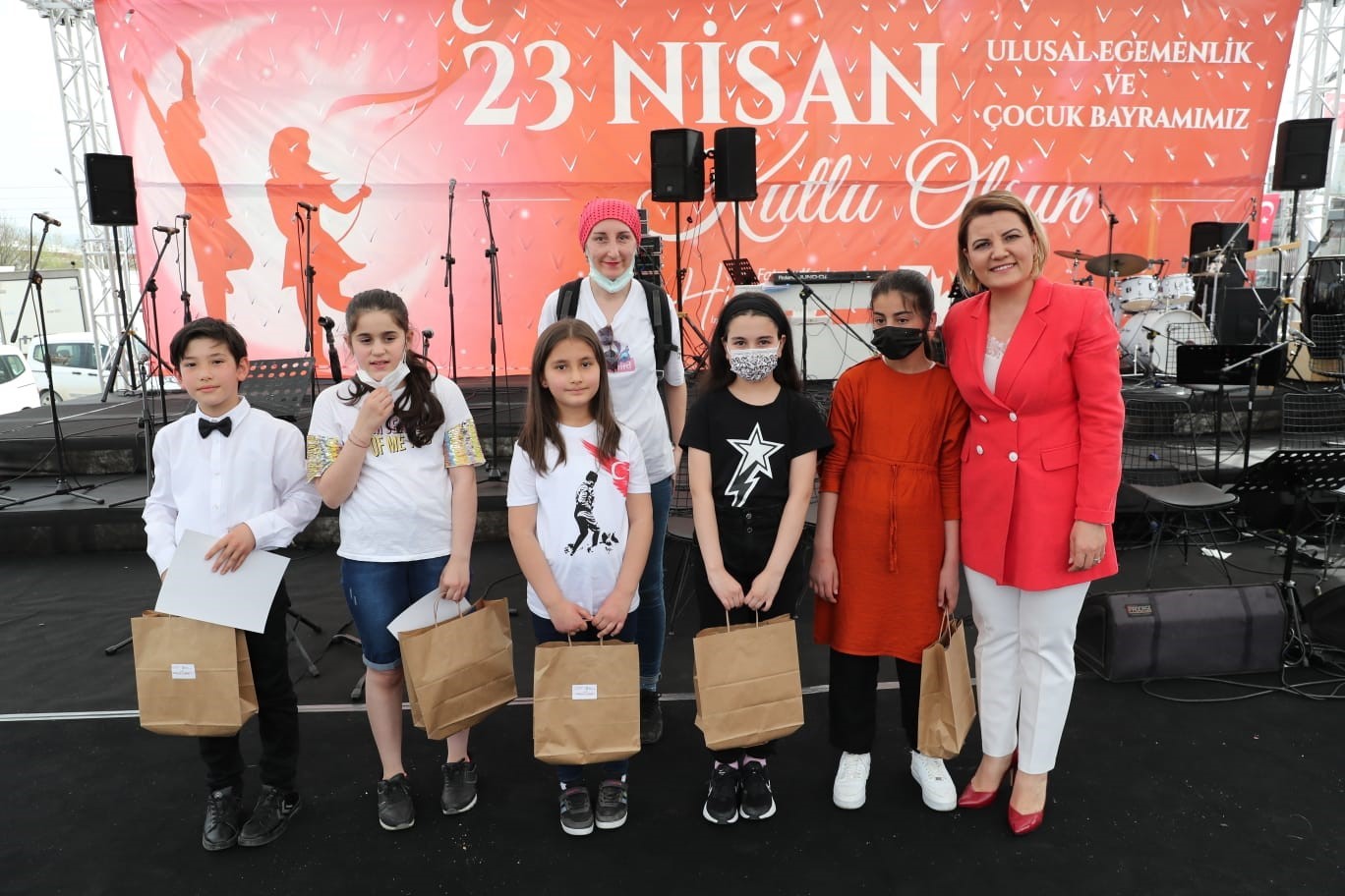 CHP’nin 23 Nisan tanıtımıyla ilgili Atatürk tepkisine cevap:  Çifte standart 
?v=1