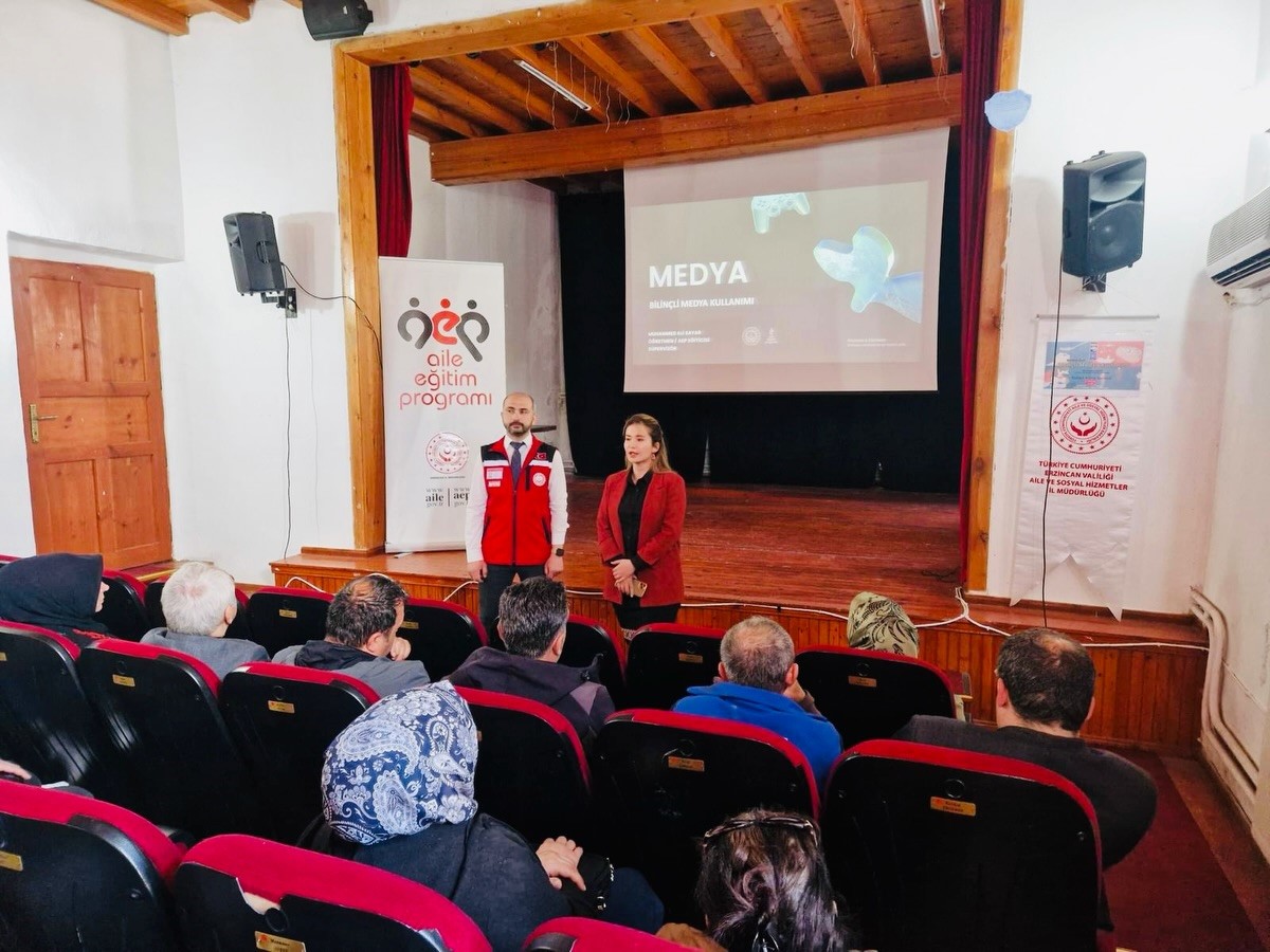 Kemaliye’de velilere  Bilinçli Medya Kullanımı  eğitimi
?v=1