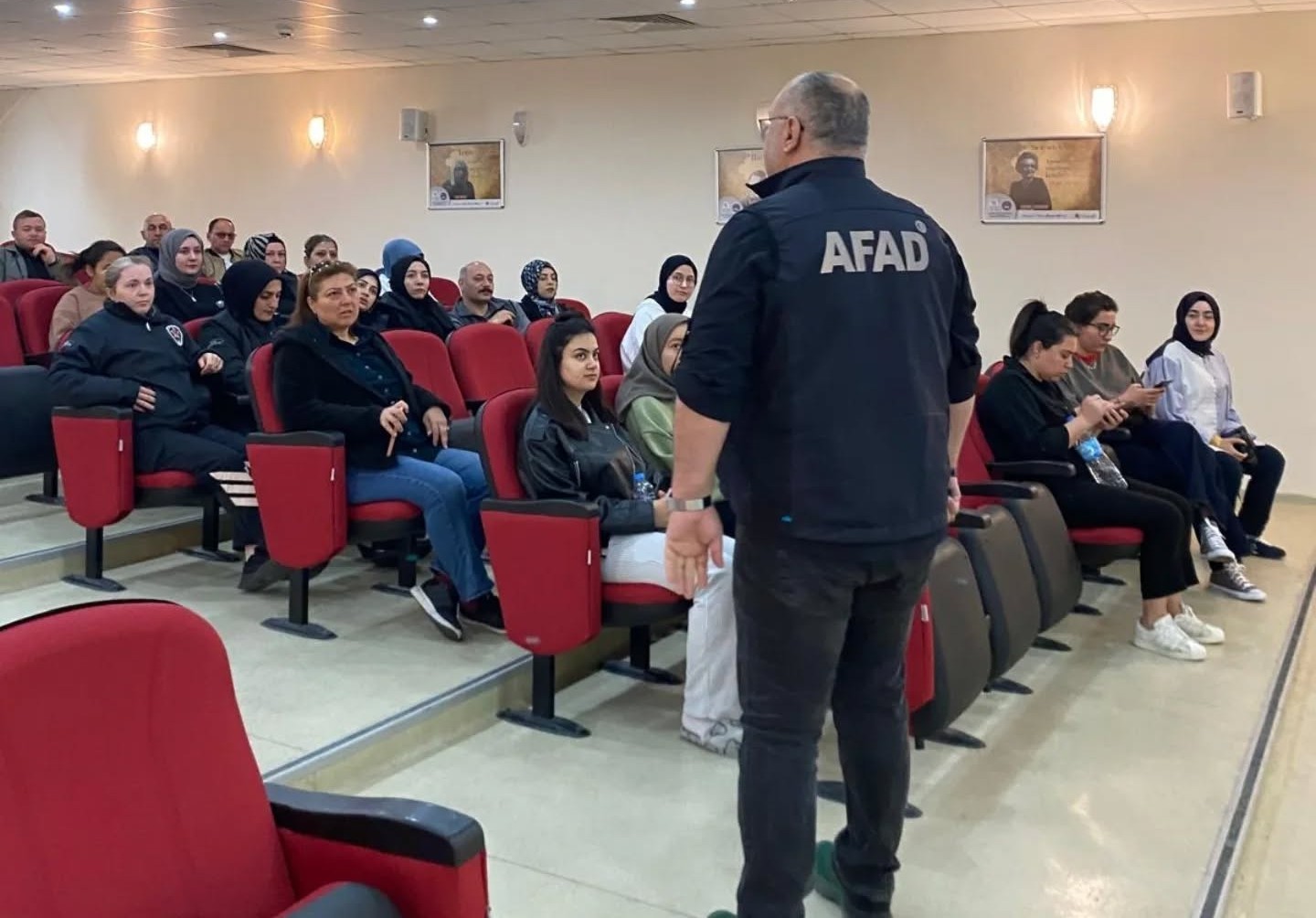 Erzincan’da afet bilinci eğitimleri sürüyor
?v=1