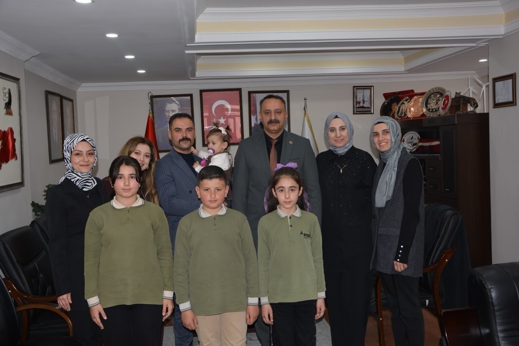 İliç’te öğrenci ve öğretmenler belediyede ağırlandı
?v=1