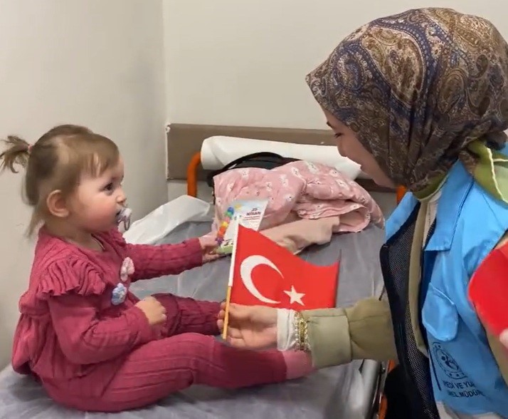 Hastanedeki çocuklara 23 Nisan sürprizi
?v=1