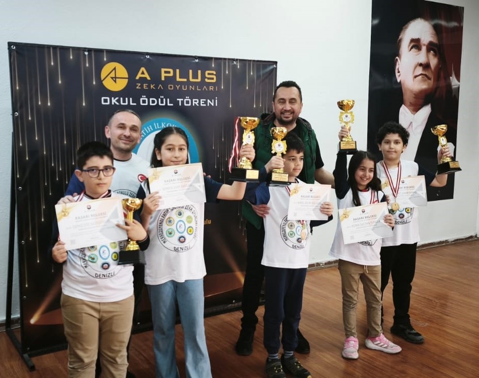 Merkezefendi’nin gururu öğrenciler zeka oyunlarında kürsüye çıktı
?v=1