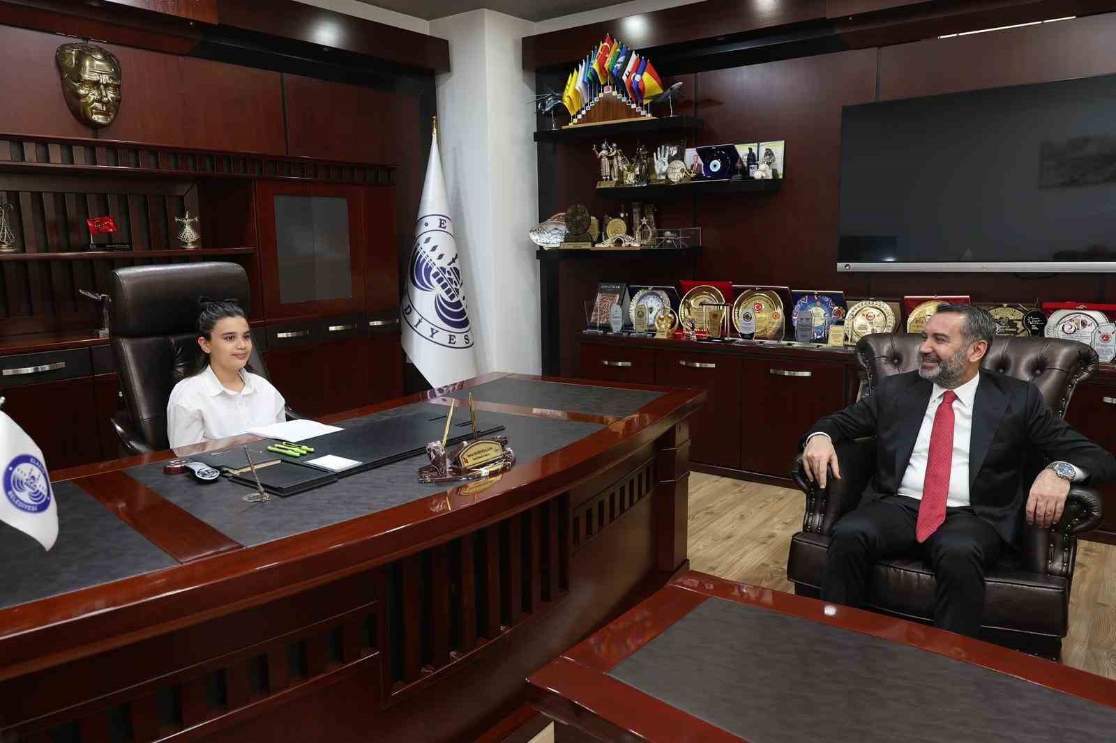 Başkan Şerifoğulları, 23 Nisan’da koltuğunu devretti
?v=1