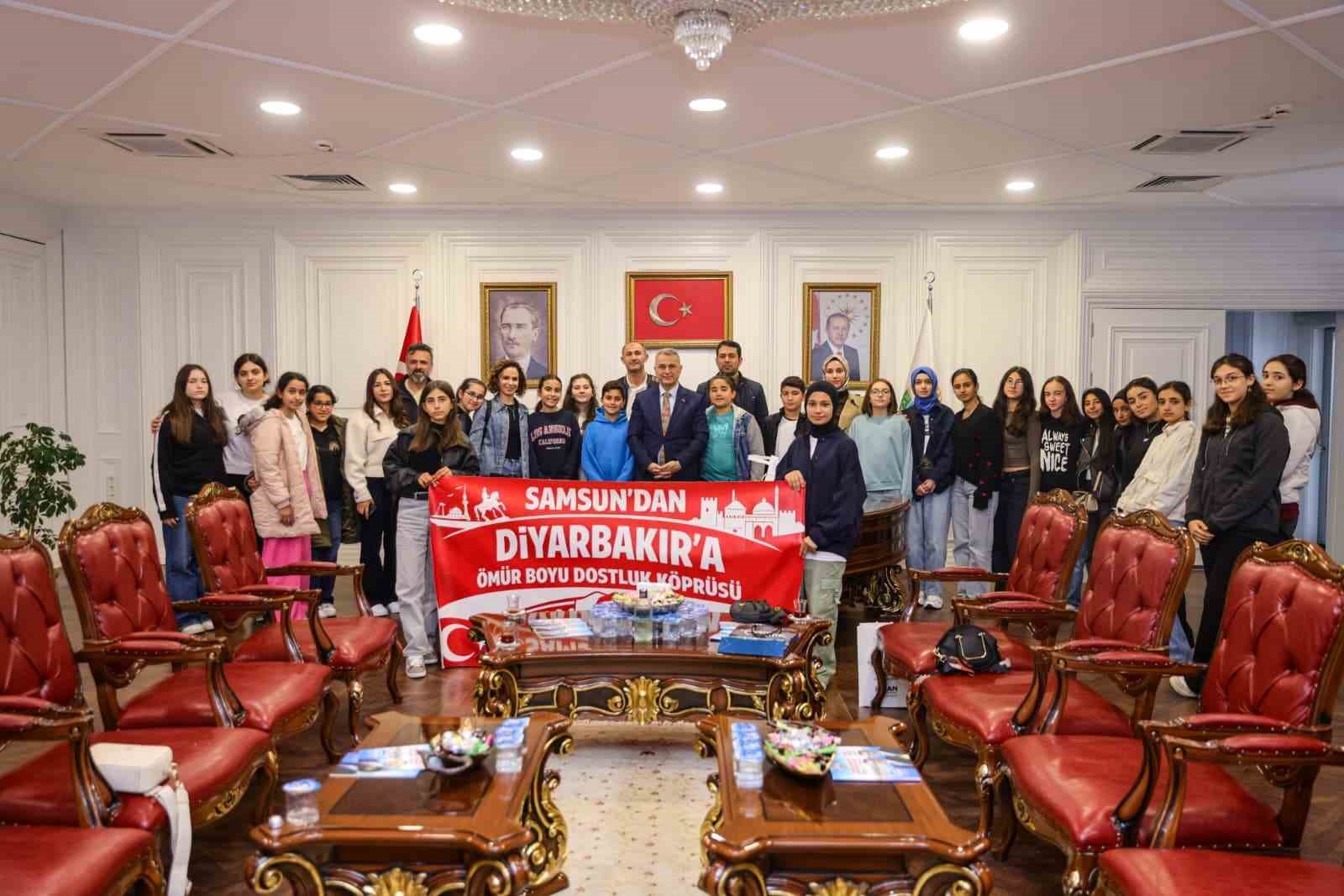 Başkan Kurnaz, Diyarbakırlı öğrencileri ağırladı
?v=1