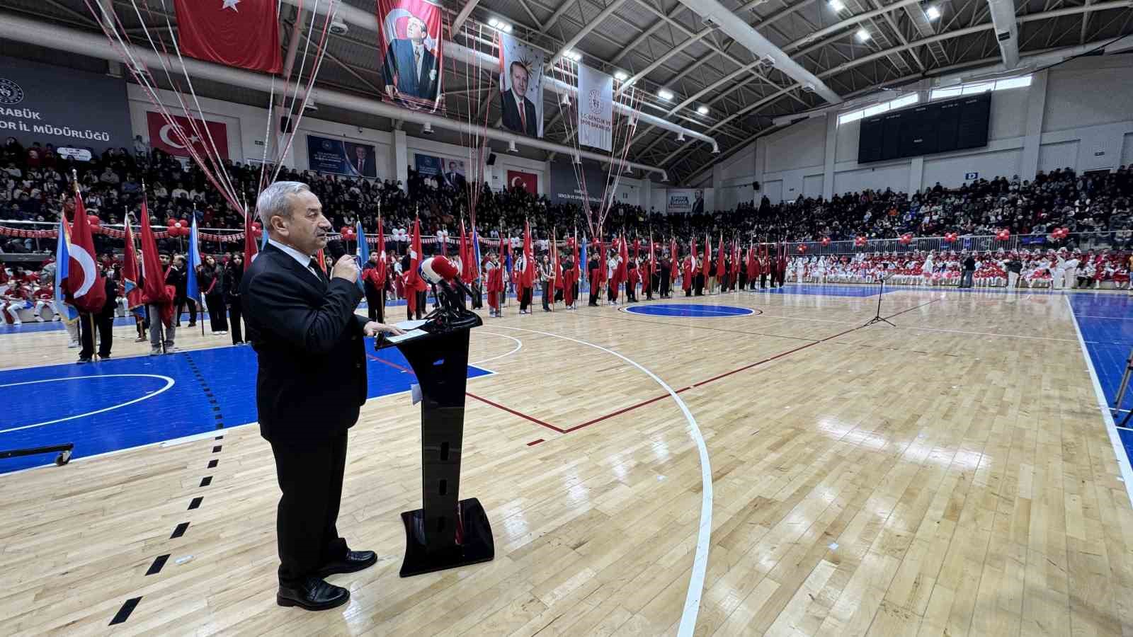 Karabük’te 23 Nisan coşkusu spor salonuna sığmadı
?v=1