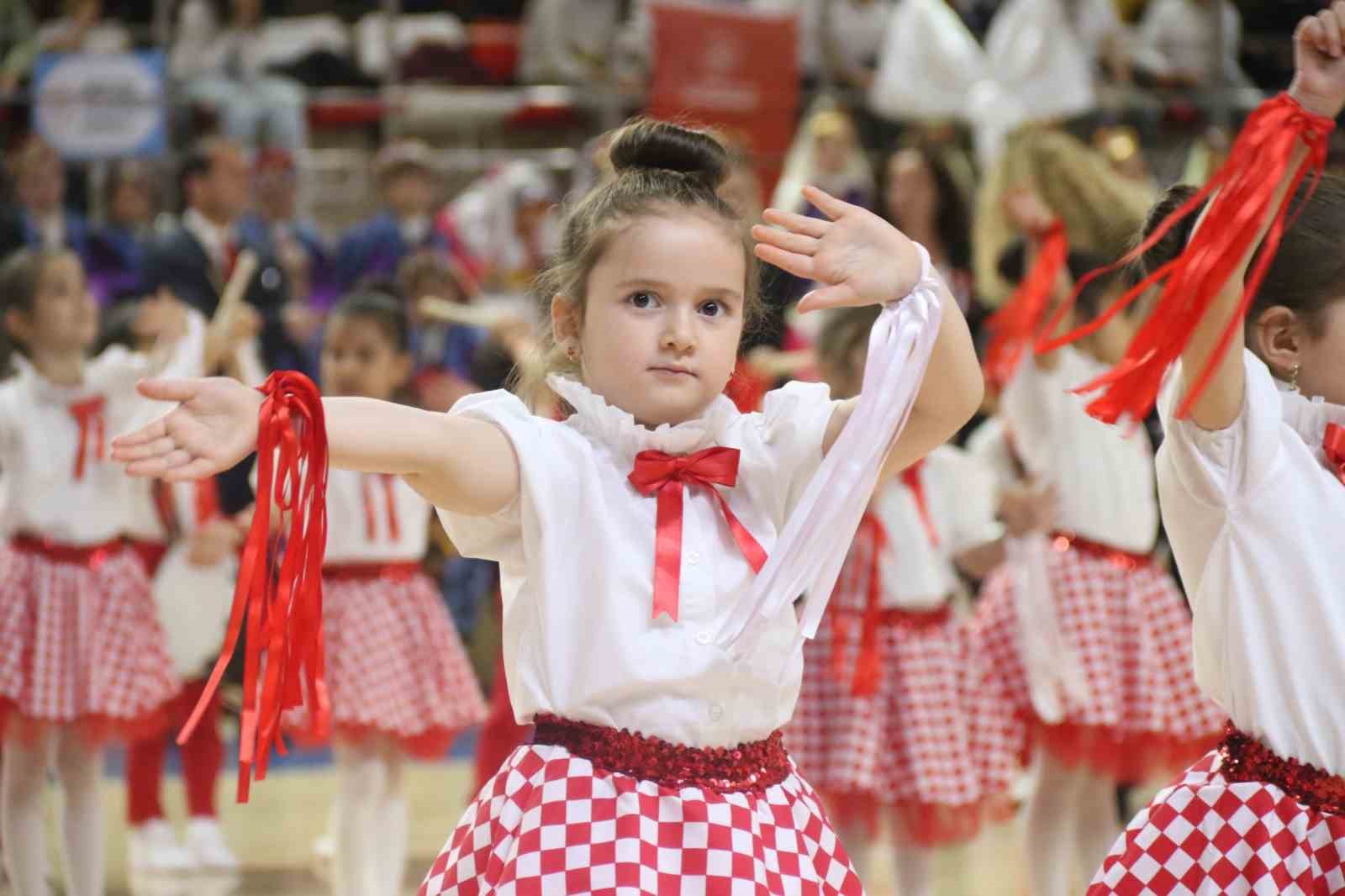 Eskişehir’de 23 Nisan coşkusu Şehit Anıl Gül Spor Salonu’nda yaşandı
?v=1
