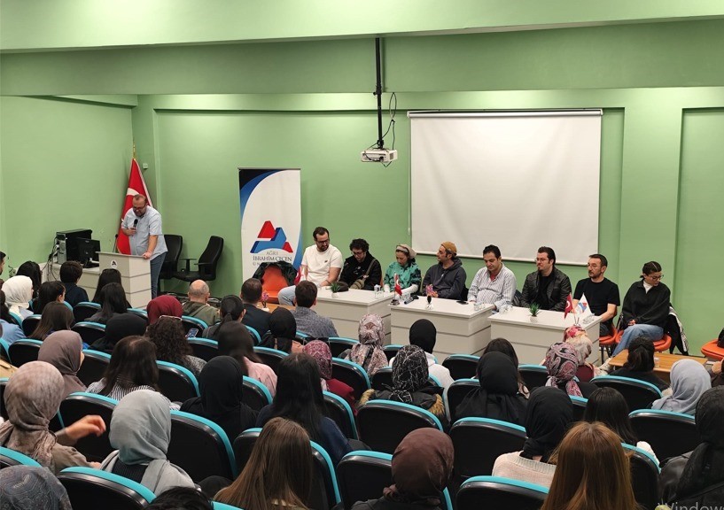 Erzurum Devlet Tiyatrosu oyuncuları doğuda tiyatro yapmayı anlattı
?v=1