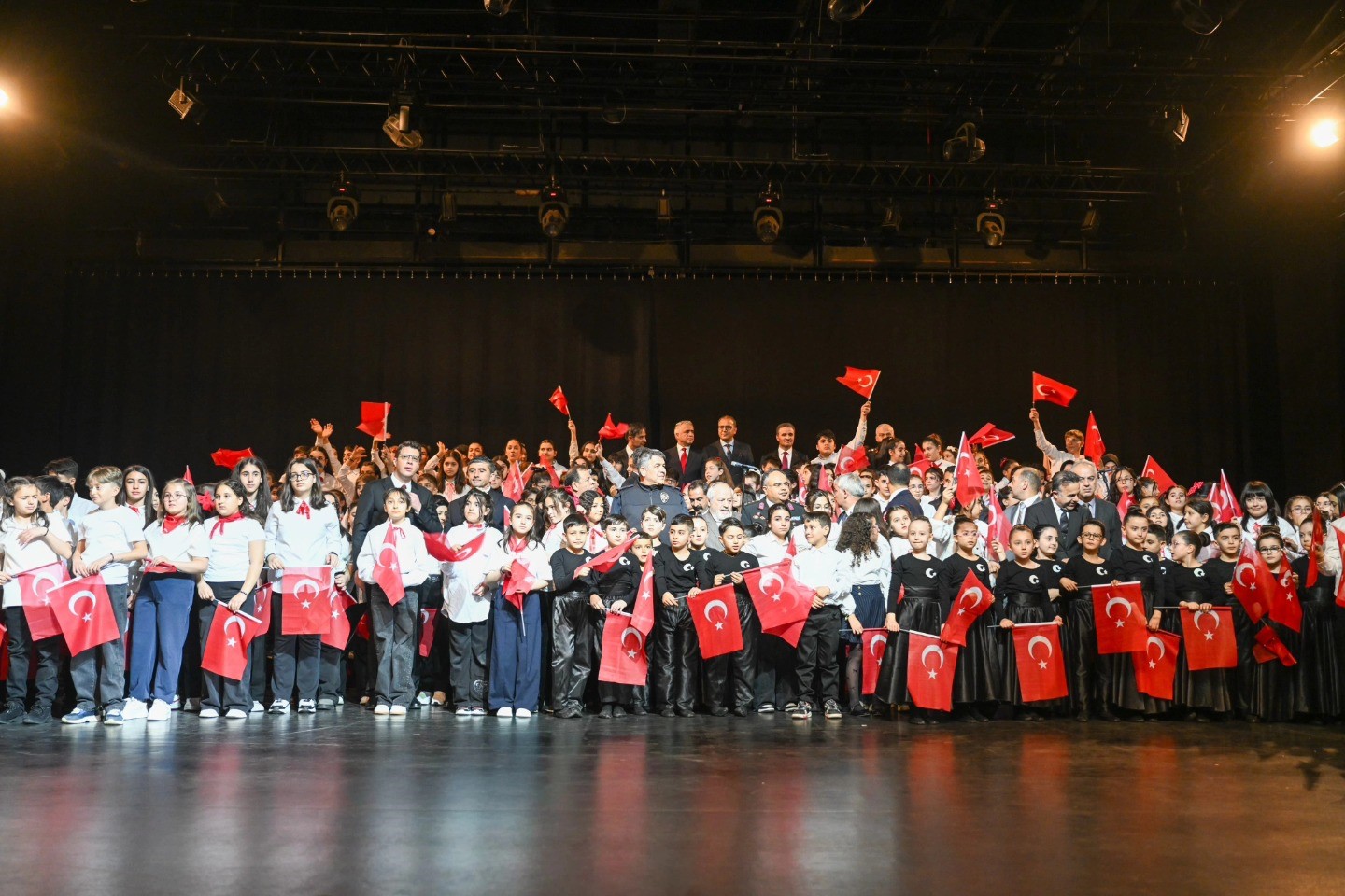 Erzurum’da çocuklar gönlünce bayramlarını kutladı
?v=1