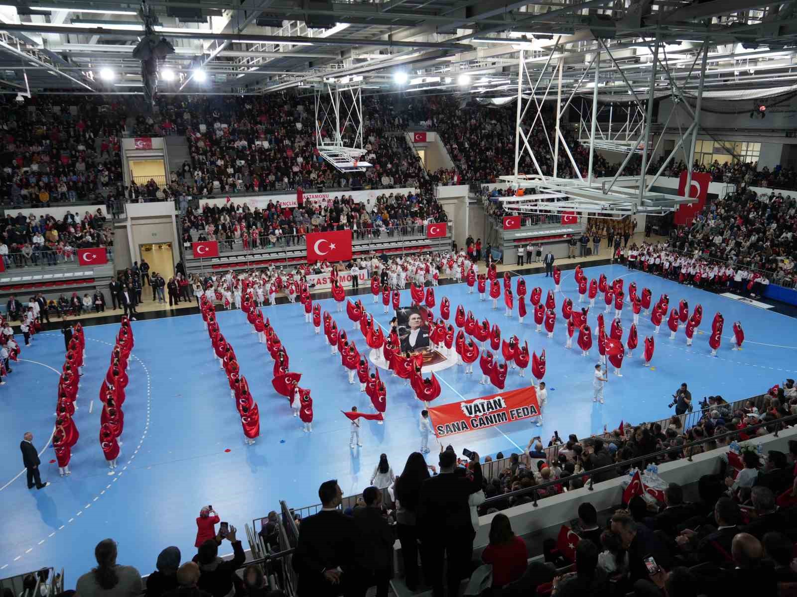 Kastamonu’da 23 Nisan coşkusu: Çocukların gösterileri ayakta alkışlandı
?v=1