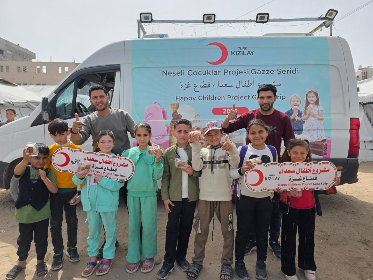 Türk Kızılay’dan çocuklara şekerleme ve tatlı ikramı
?v=1