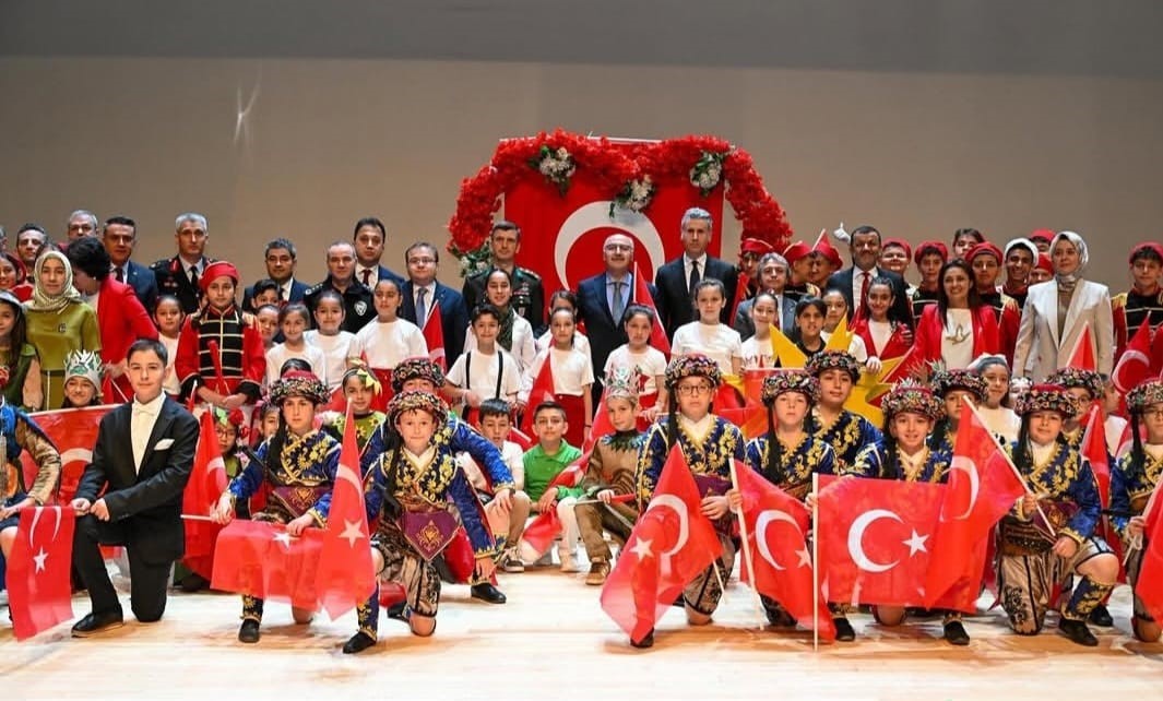 Denizli’de geleceğin teminatı çocuklar sahne aldı
?v=1