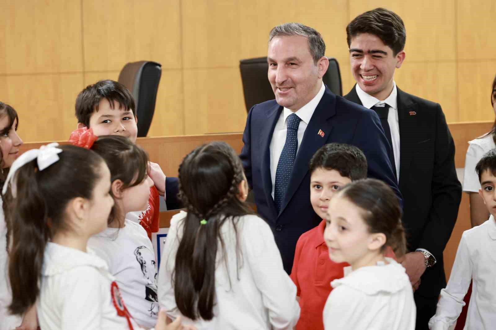 Sultanbeyli meclisi çocuklarda
?v=1