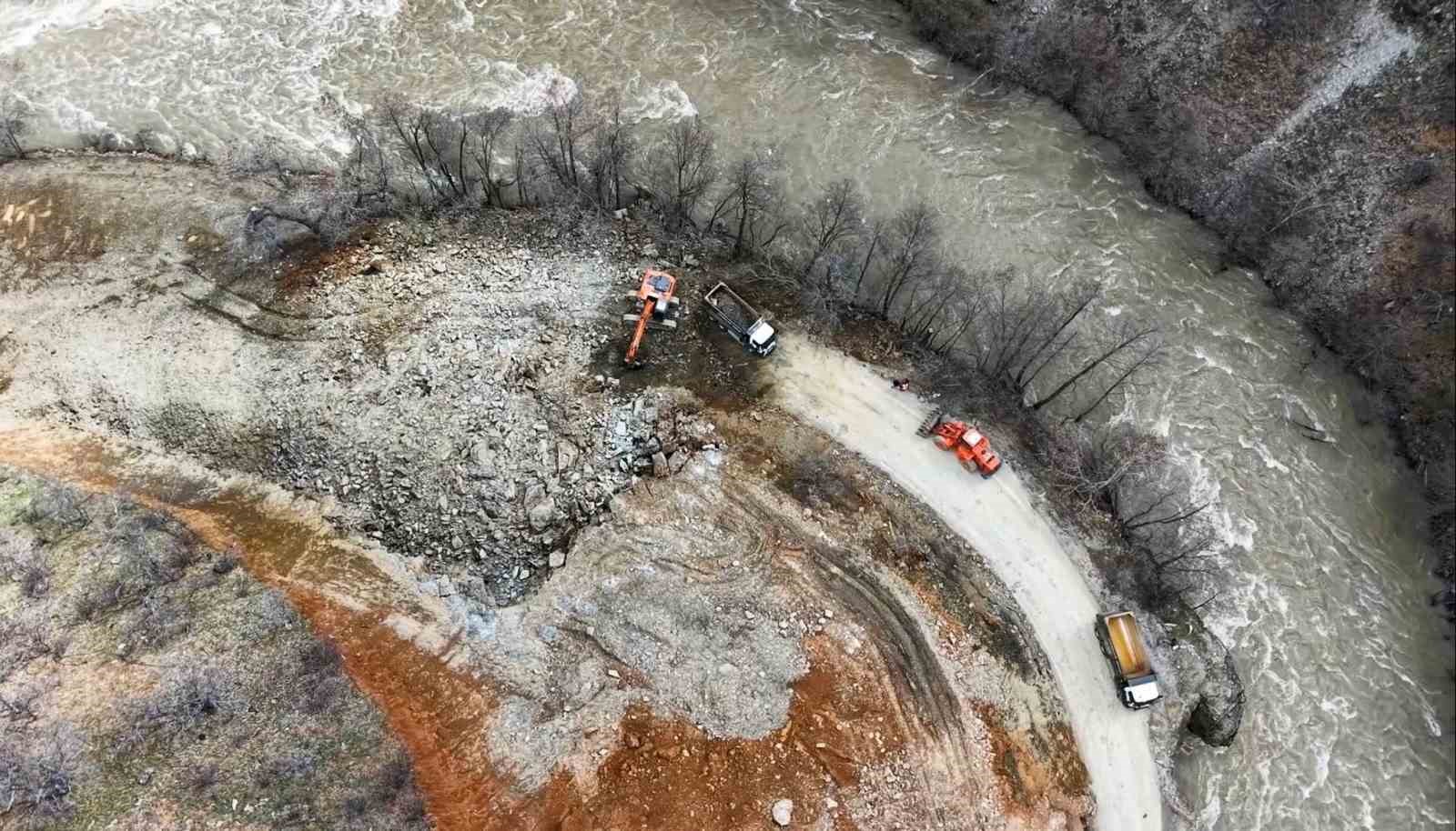 Tunceli-Ovacık yolu trafiğe açıldı
?v=1