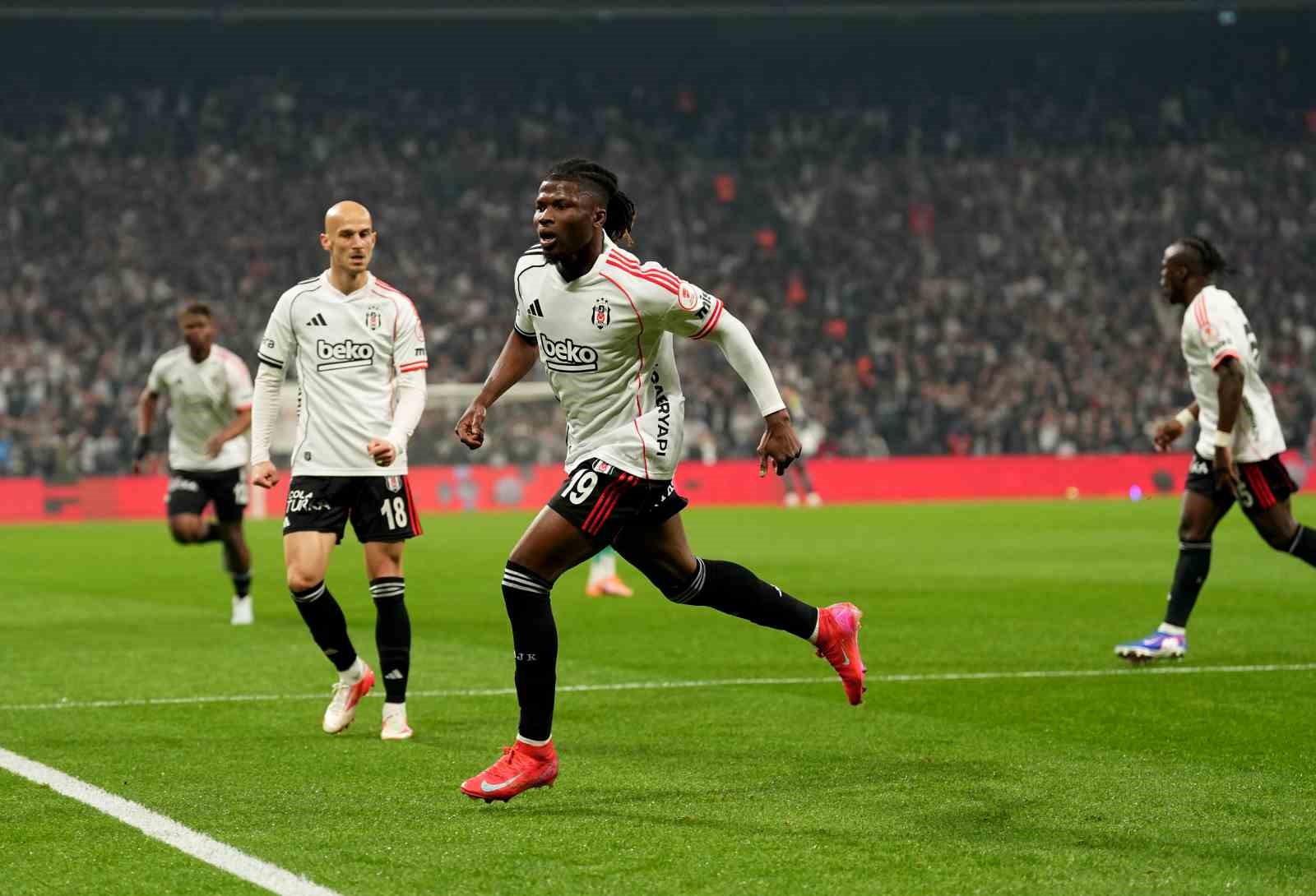 El Bilal Toure 3 ay sonra golle tanıştı
?v=1