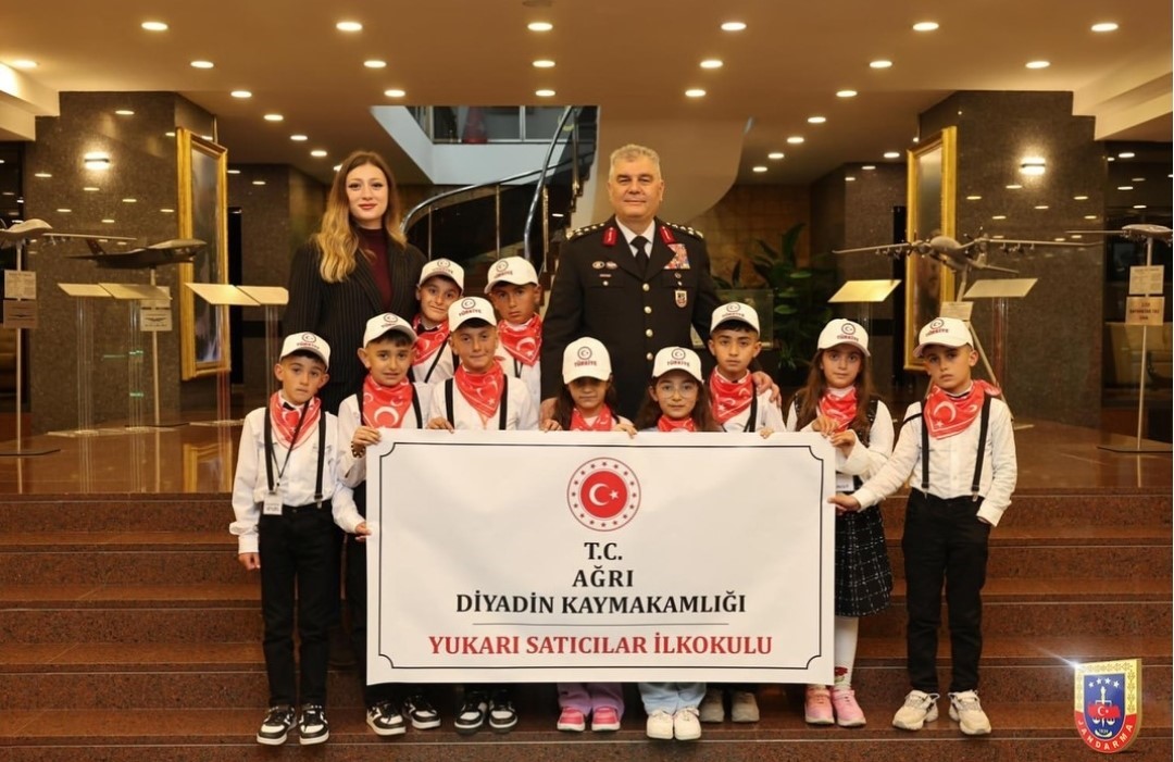 Diyadinli öğrenciye 23 Nisan’da unutulmaz görev
?v=1