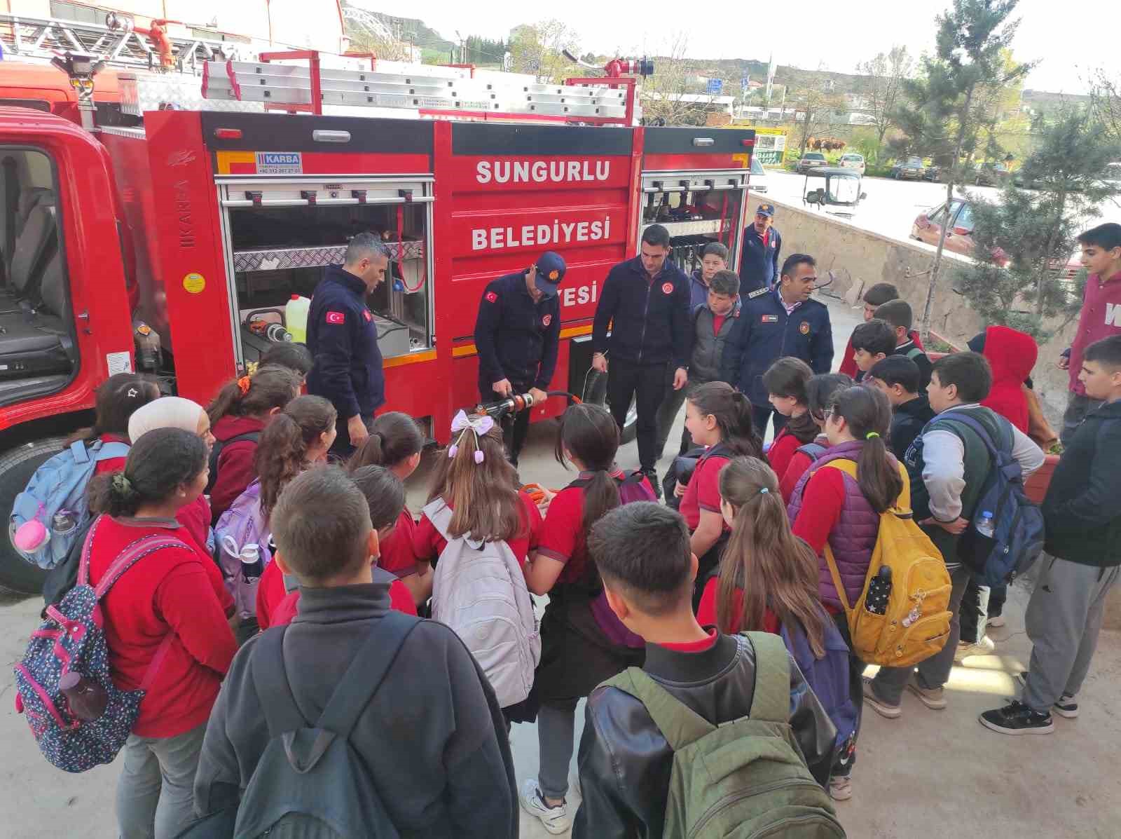 İtfaiye ekiplerinden öğrencilere eğitim
?v=1
