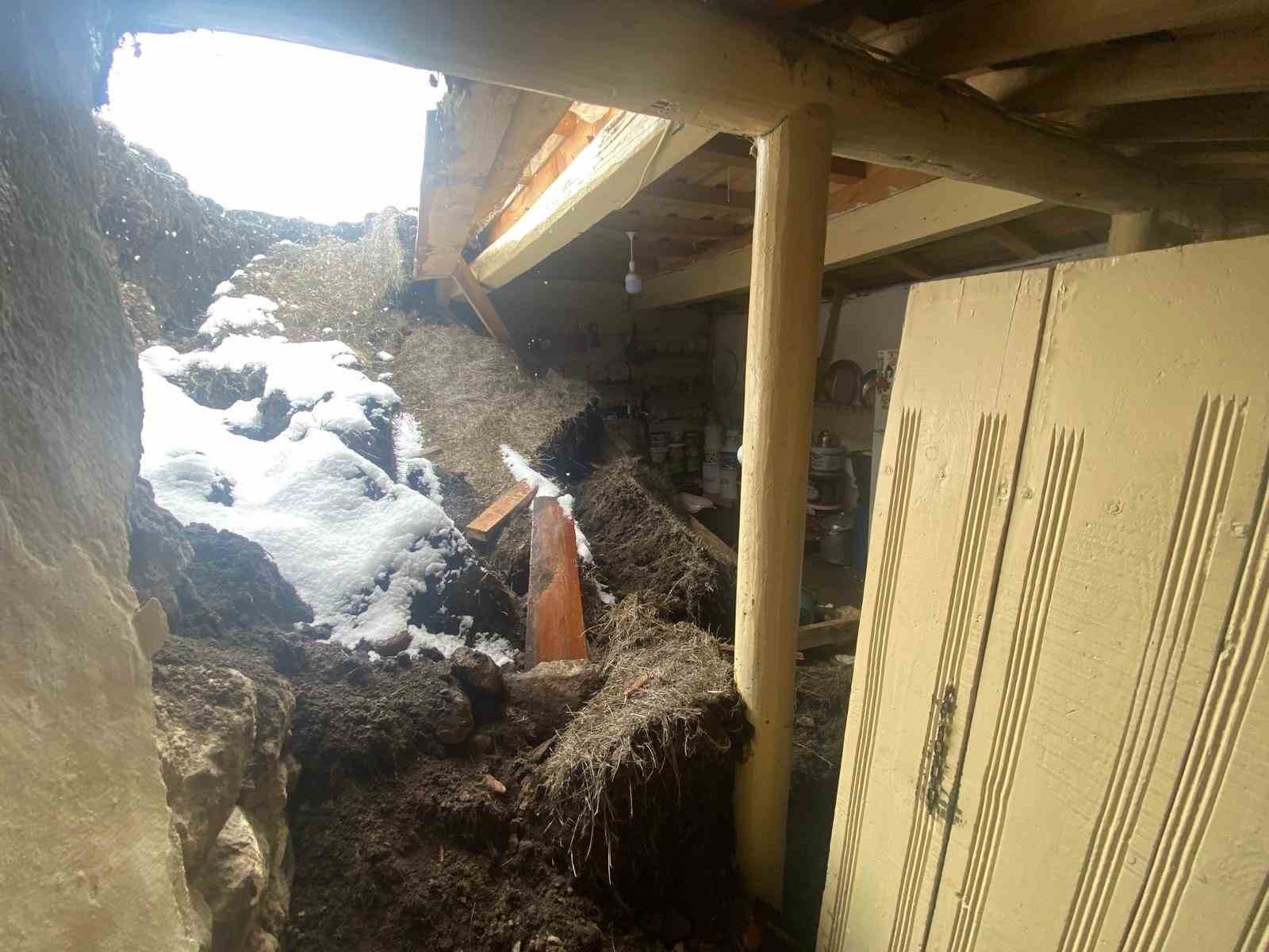 Aşırı yağış nedeniyle toprak damlı evde göçük
?v=1