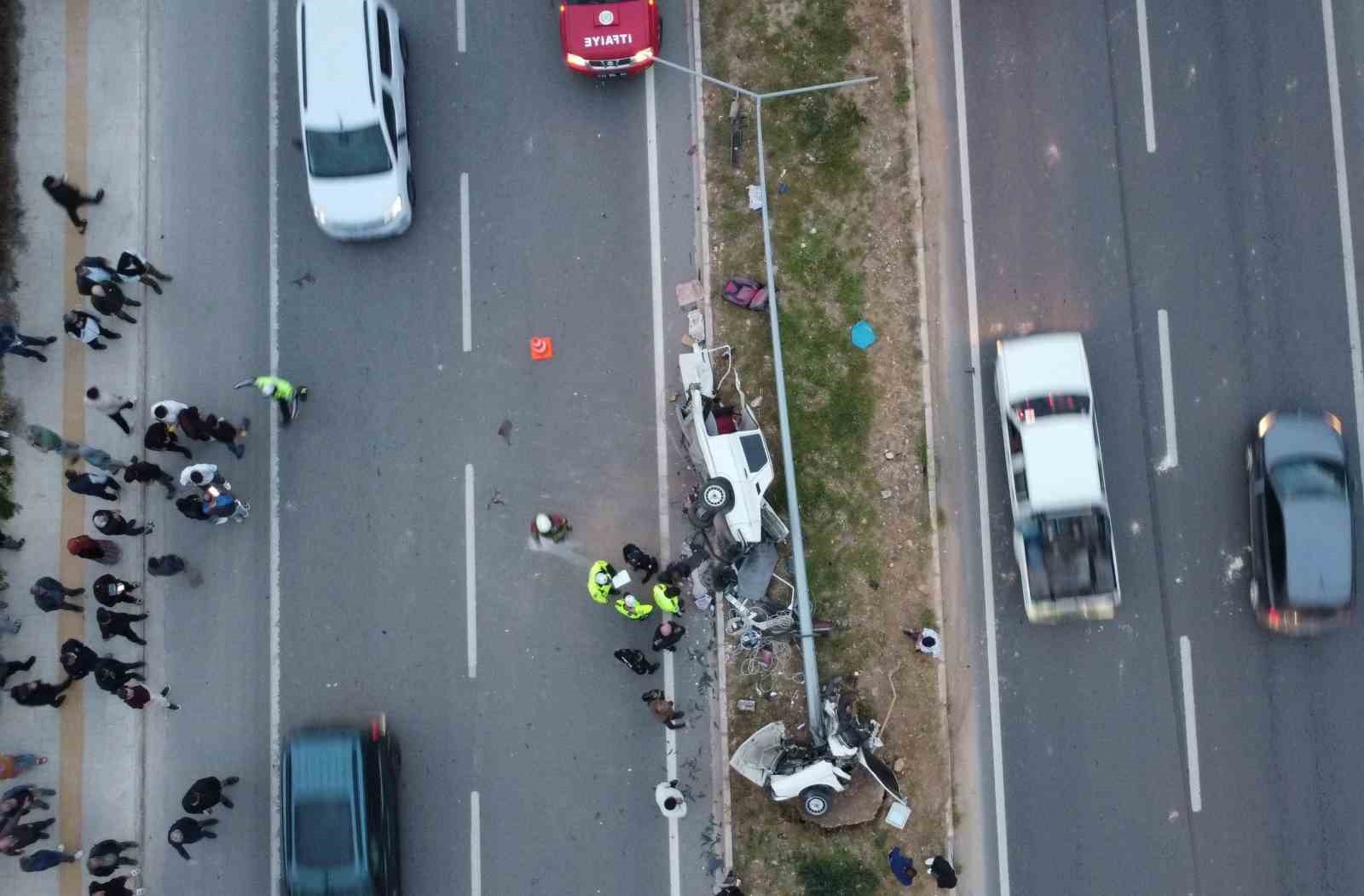 Mersin’de feci kaza: Otomobil ikiye bölündü, 4 kişi yaralandı
?v=1