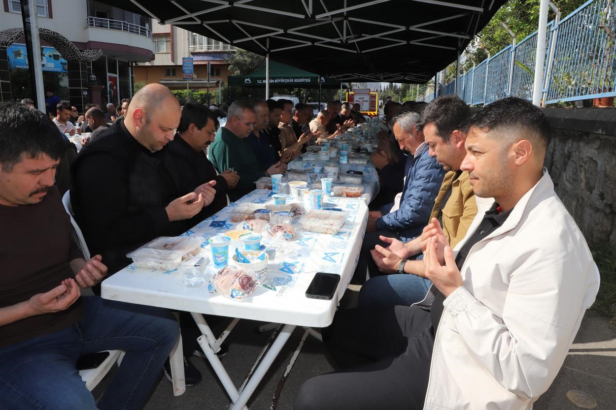 Mersin’de hayatını kaybeden itfaiyeci Çelikkaya yıl dönümünde anıldı
?v=1