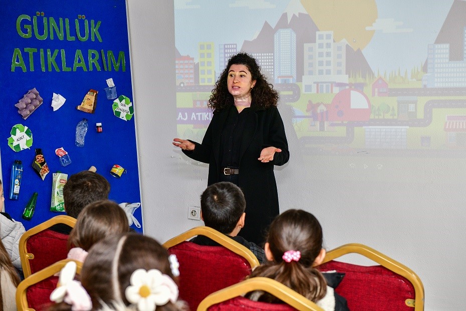 İlkokul öğrencileri geri dönüşümü yerinde öğrendi
?v=1