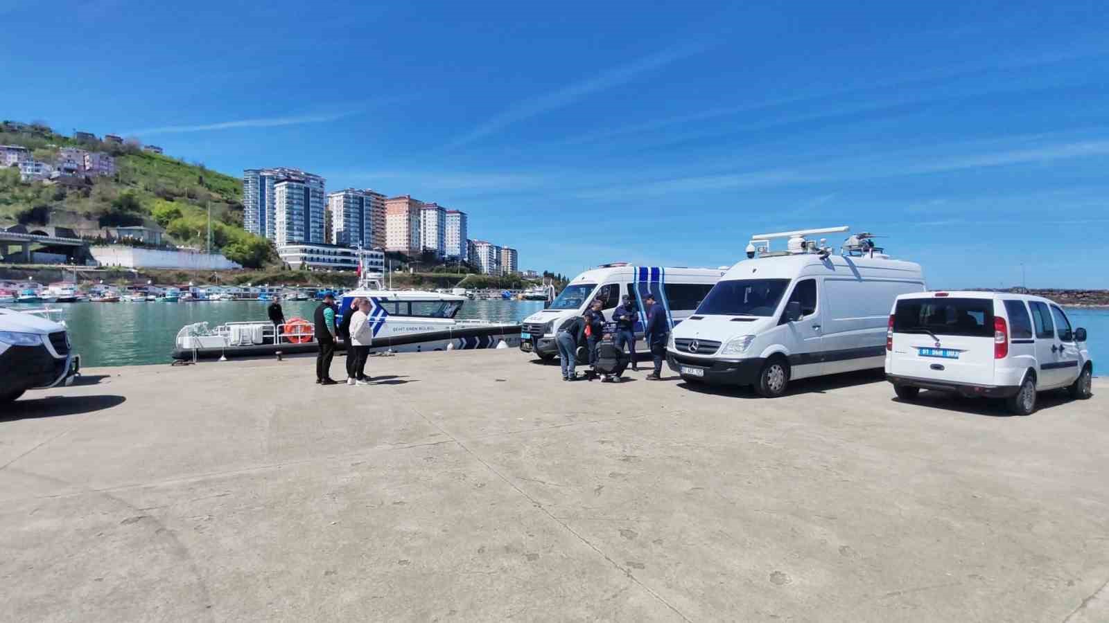 Araklı’da kayıp genç için denizde arama çalışmaları yoğunlaştırıldı
?v=1