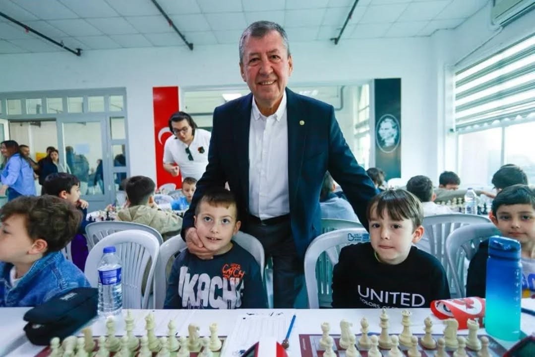 Burhaniye’de çocukların satranç heyecanı başladı
?v=1