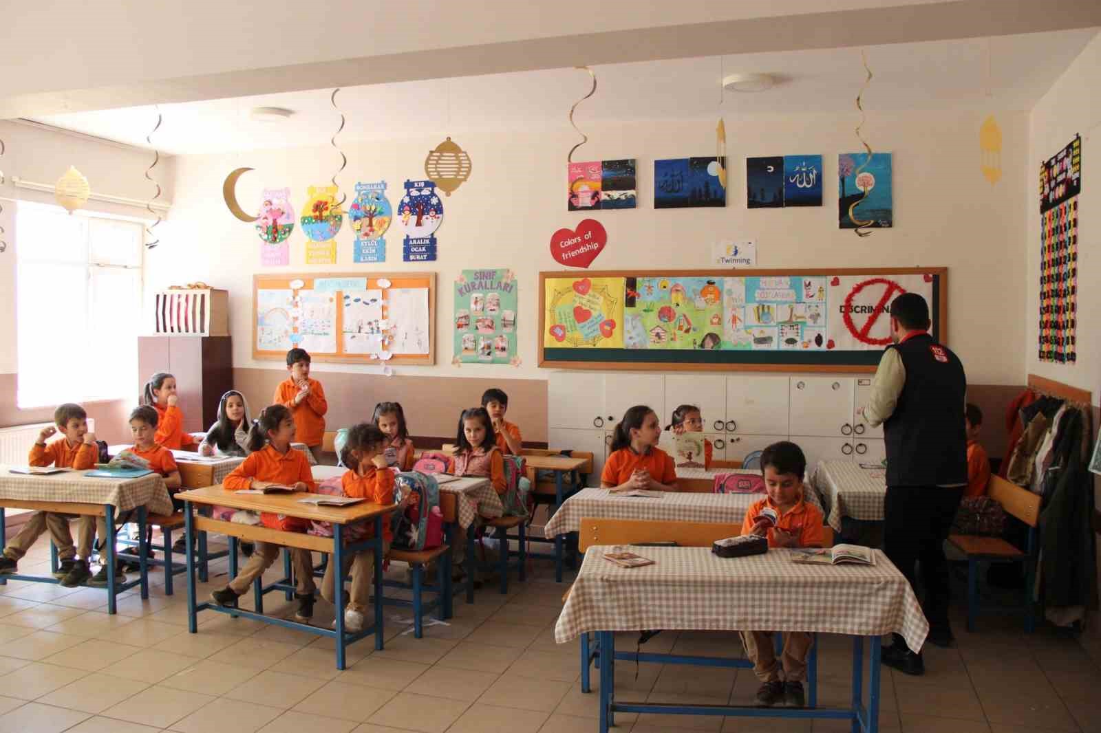 Öğrencilere 112 Acil Çağrı sistemi anlatıldı
?v=1