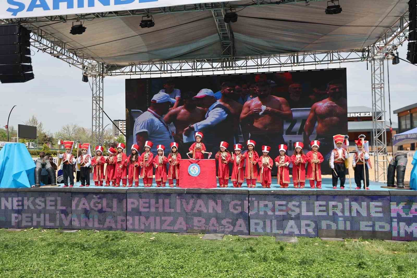 CHP’lilerin sırt döndüğü çocuklar er meydanına çıktı
?v=1