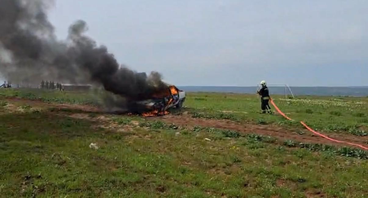 Gaz kaçağı bulunan otomobil alevlere teslim oldu
?v=1