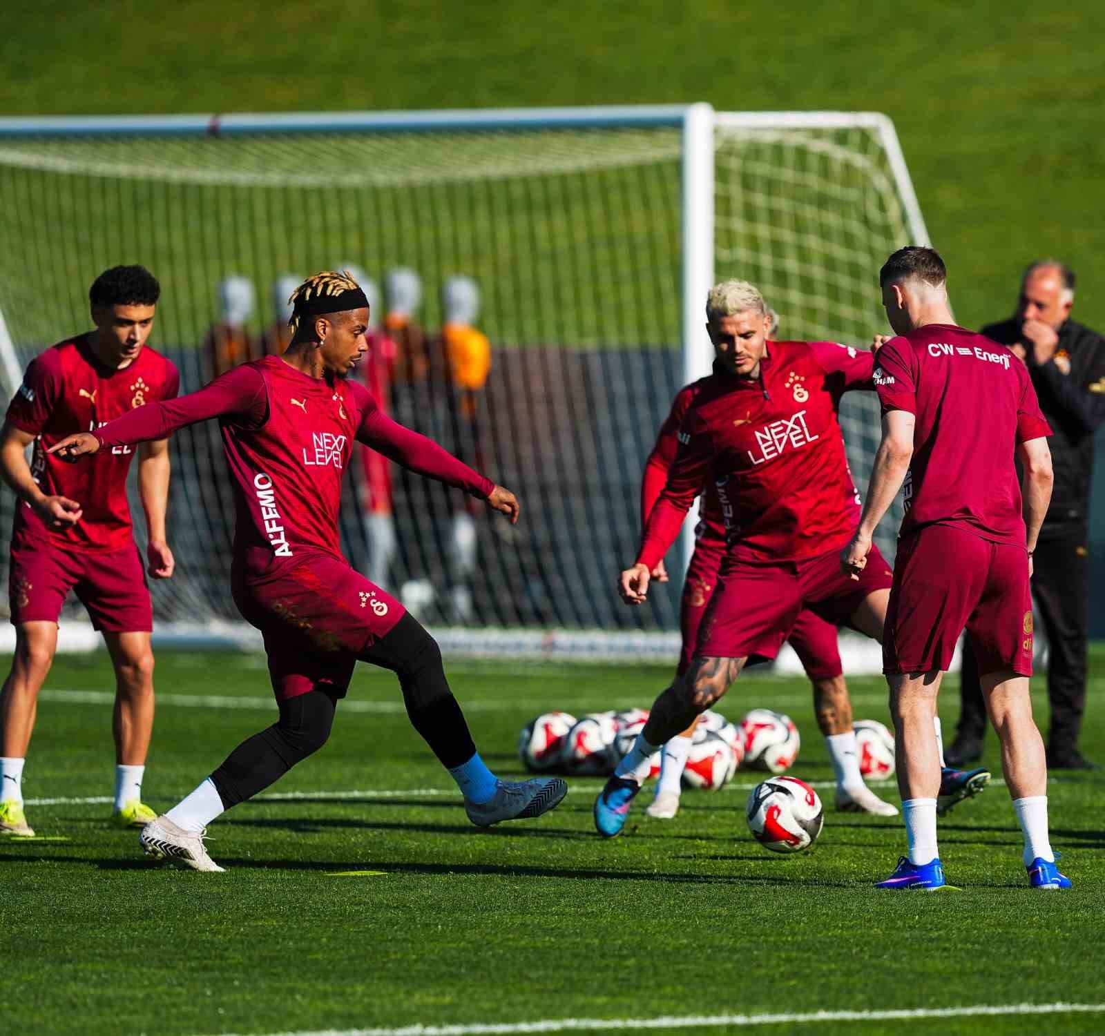 Galatasaray, Fenerbahçe derbisi hazırlıklarını tamamladı
?v=1