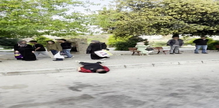 Uyuşturucu bağımlısı durak yanında uyuyakaldı?v=1