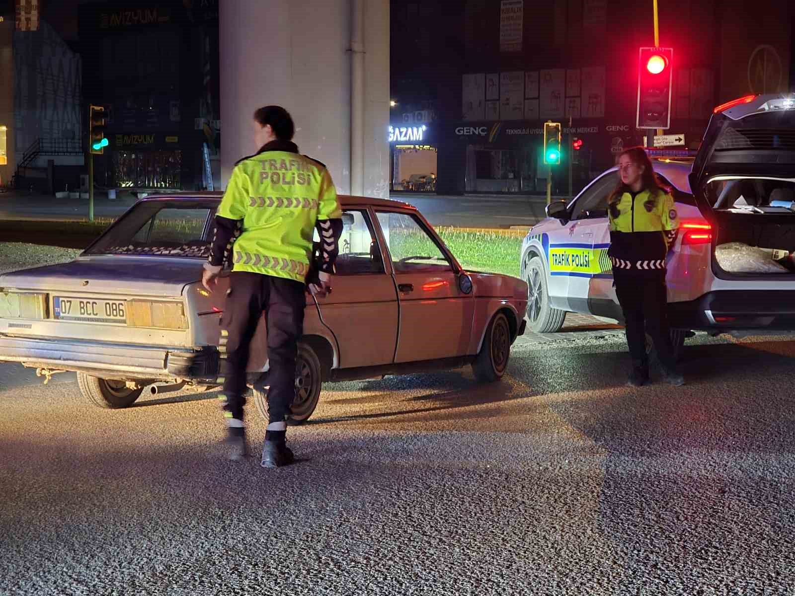 Polisten kaçan alkollü sürücüye 400 bin TL ceza
?v=1