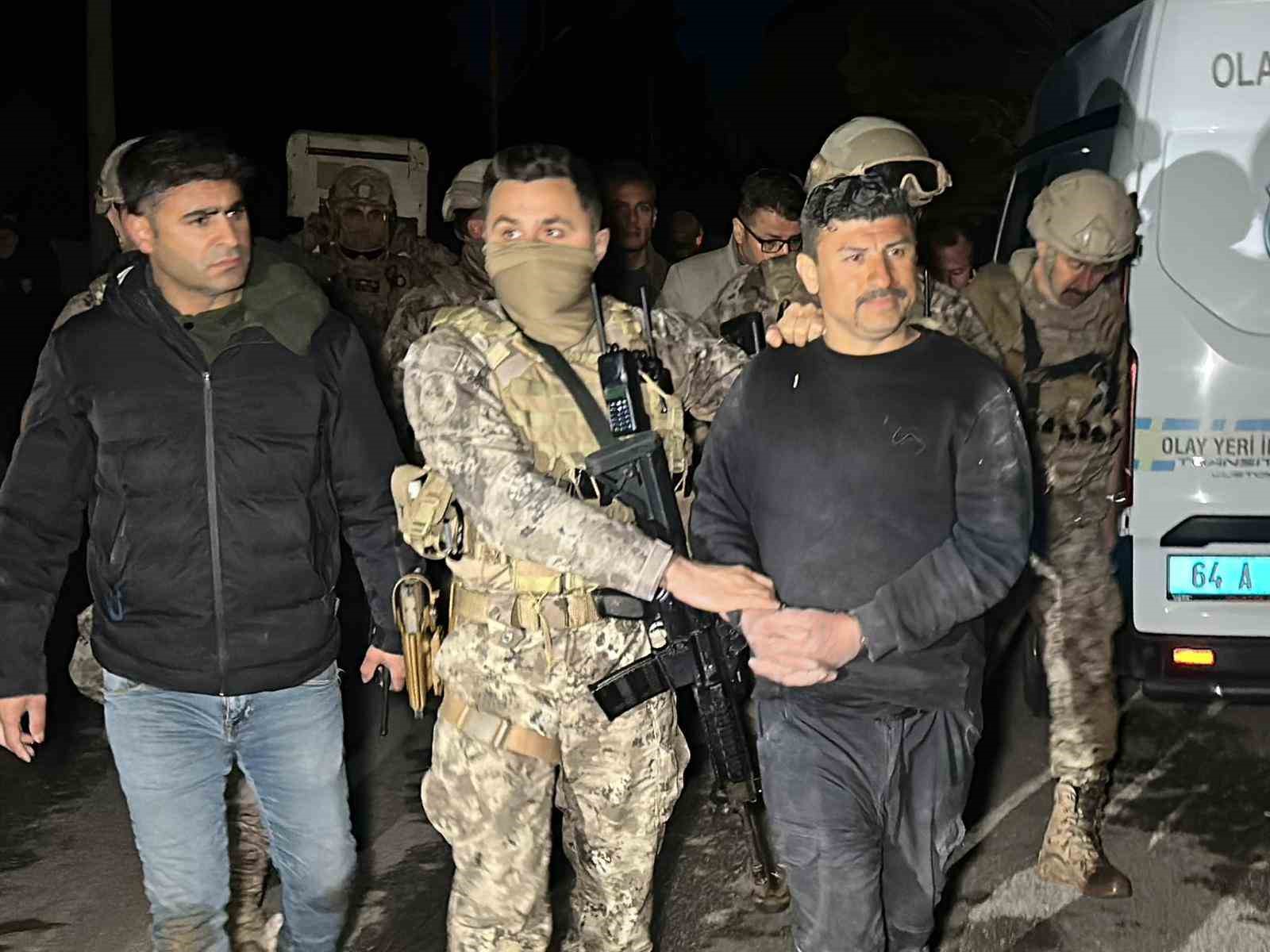 Uşak’ta görev başındaki polis ekiplerine pompalı tüfekle ateş açıldı: 2 polis yaralandı
?v=1