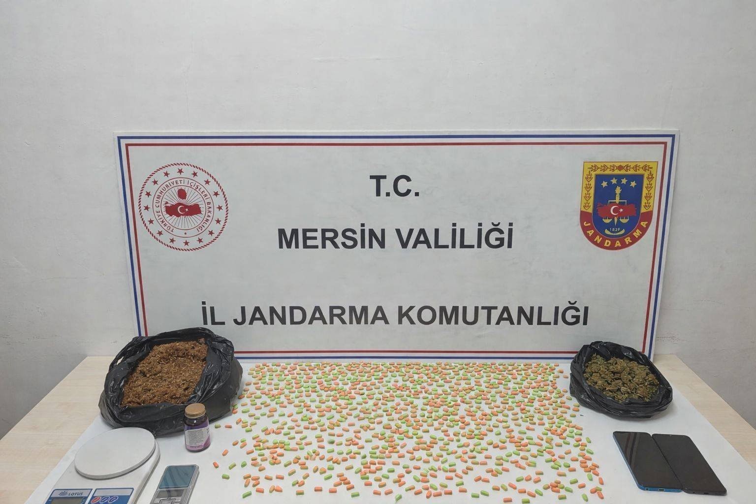 Mersin’de uyuşturucu taciri 2 şüpheli yakalandı
?v=1
