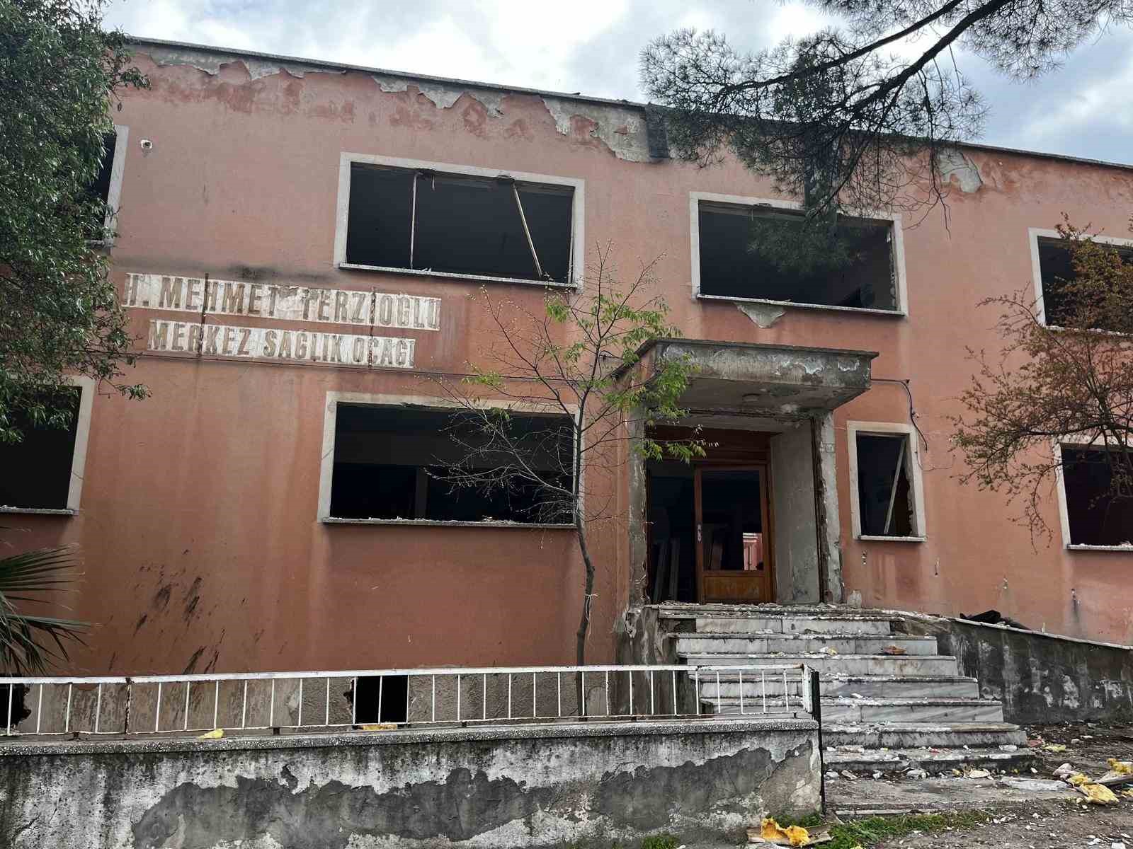 Buldan’da depreme dayanıksız sağlık ocağında yıkım başladı
?v=1