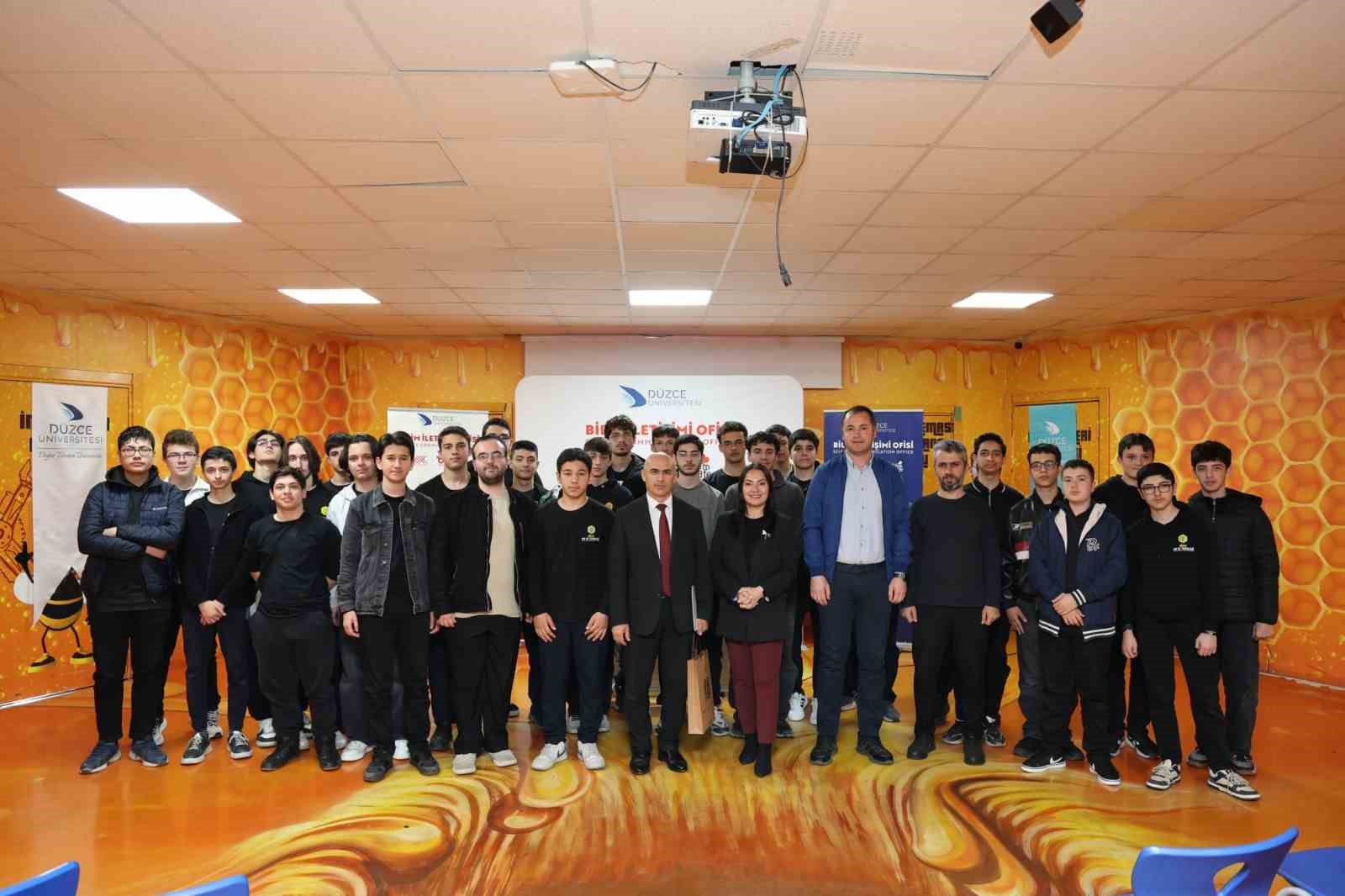 Yapay zeka ve geleceğin teknolojileri lise öğrencileriyle buluştu
?v=1