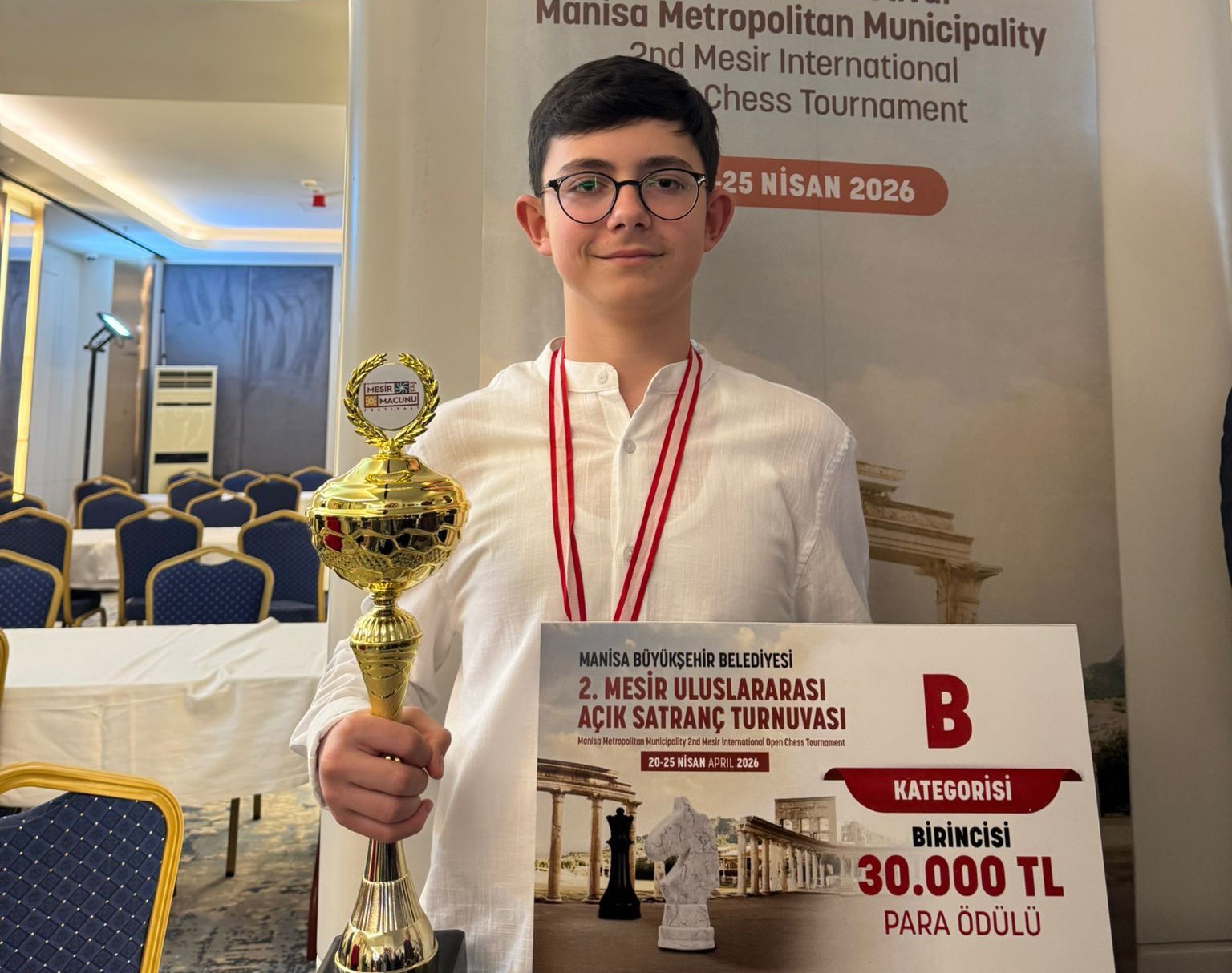 Çeşme Belediyesporlu Ali Arda Eracar’dan, Satranç Turnuvası’nda şampiyonluk
?v=1