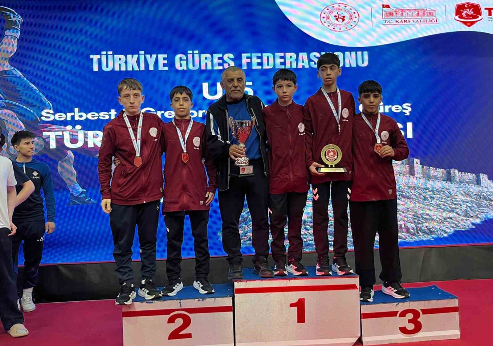 Muğla’lı U15 grekoromen güreş takımı Türkiye ikincisi oldu
?v=1