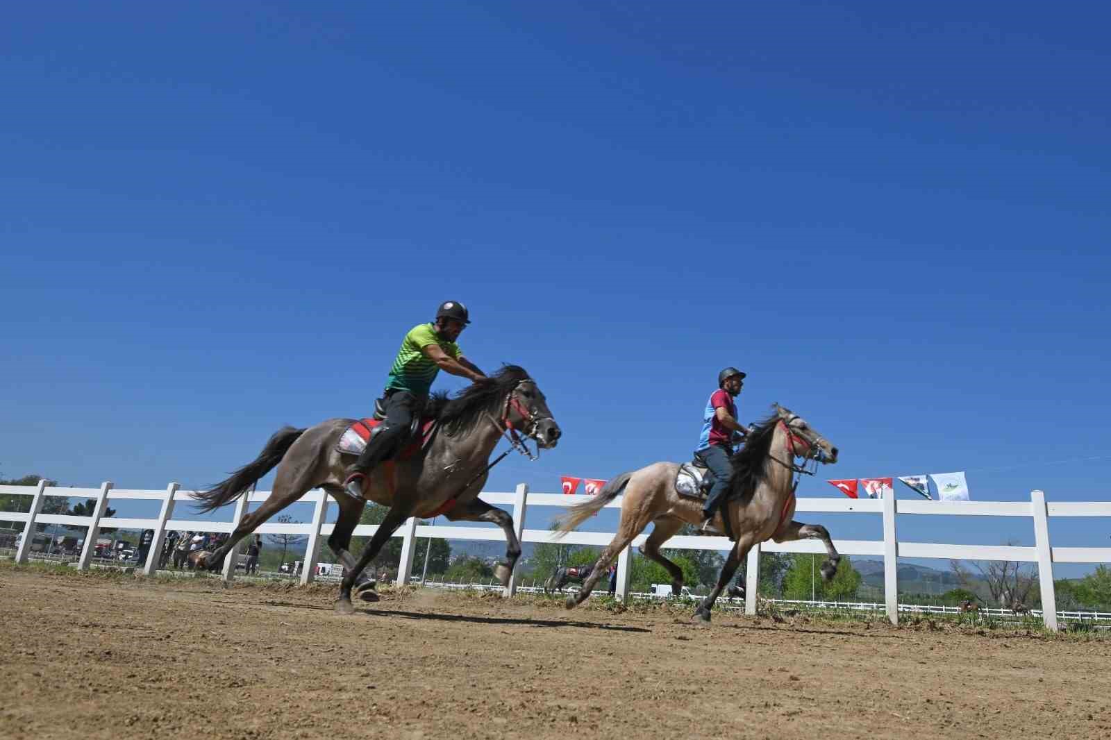 Osmangazi’de Geleneksel Rahvan At Koşusu coşkusu
?v=1