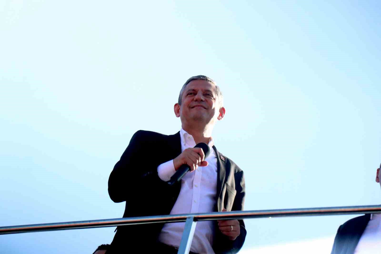 CHP Genel Başkanı Özel:  Ülkeyi düze çıkartmak için üstümüze ne düşerse yaparız, kendimizden eminiz 
?v=1