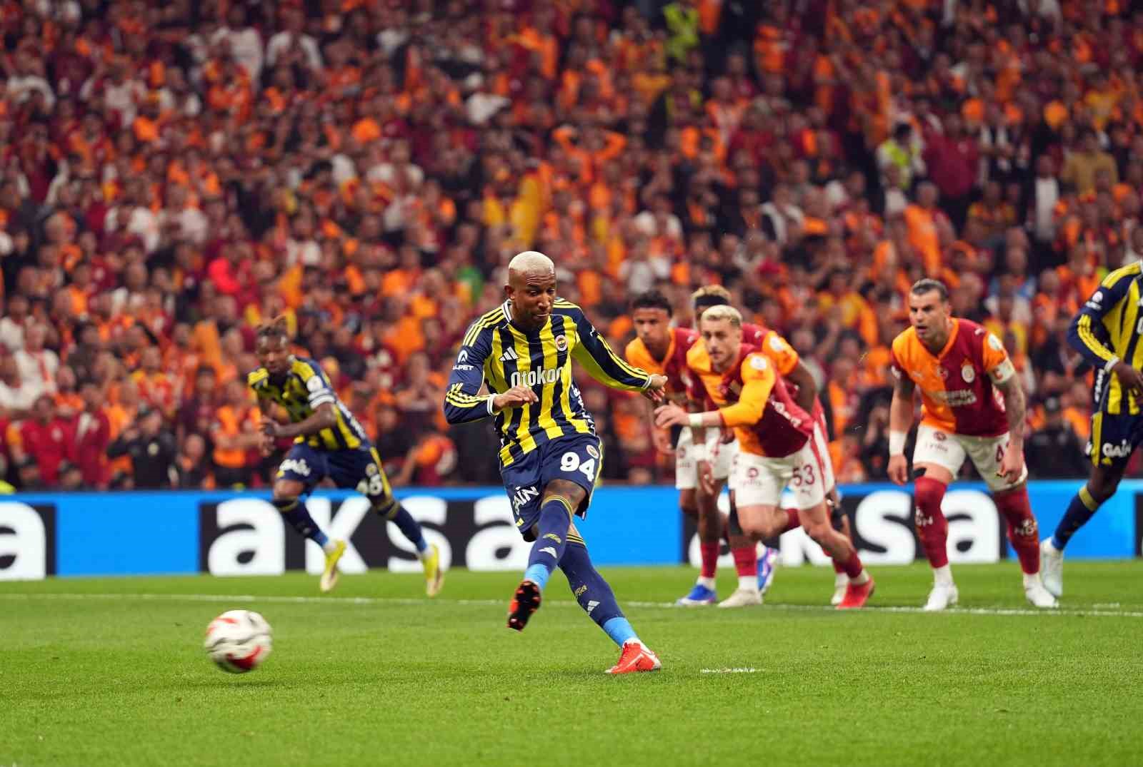 Talisca, derbide penaltı kaçırdı
?v=1