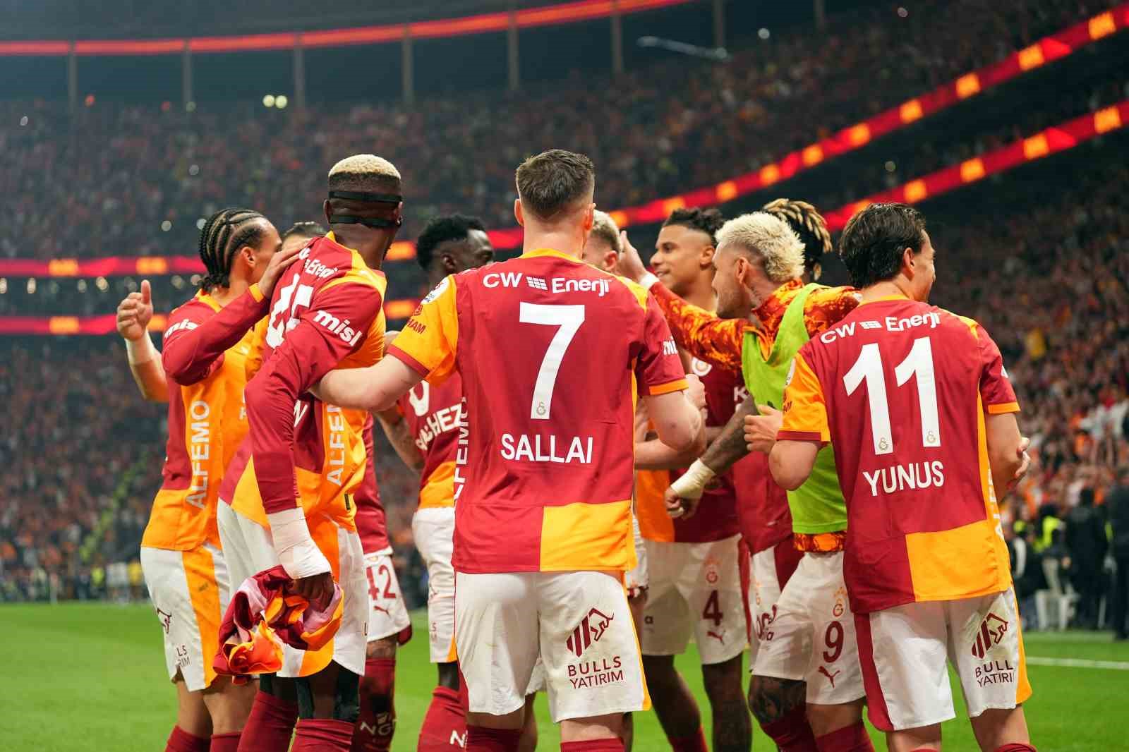 Galatasaray, Fenerbahçe ile puan farkını 7’ye çıkardı
?v=1