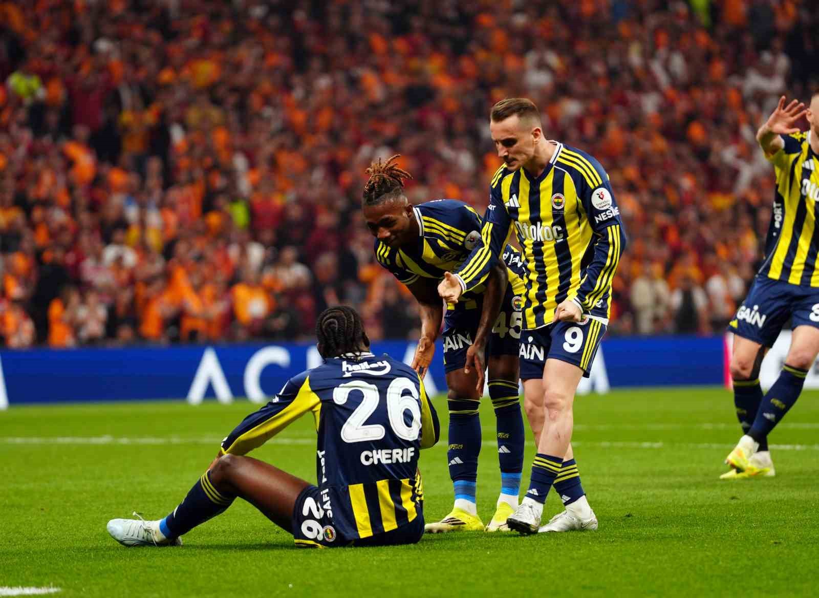 Fenerbahçe, ligde 2. mağlubiyetini aldı
?v=1
