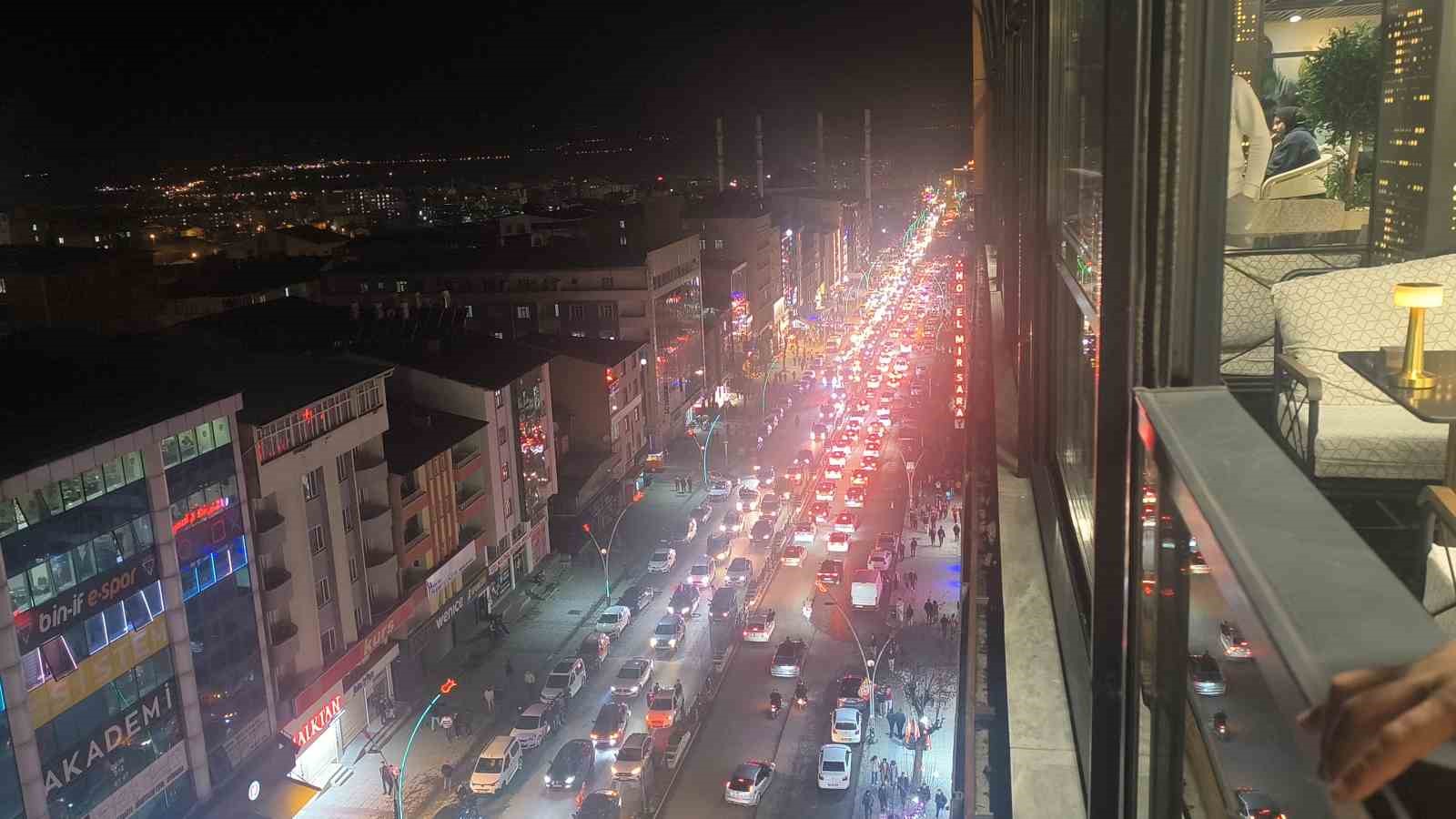 Galatasaray taraftarı Muş’ta derbi galibiyetini kutladı
?v=1