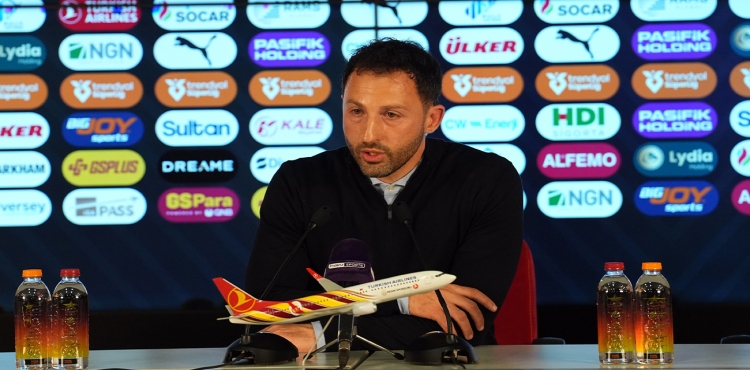 Domenico Tedesco:  Bu akşam gol atamamamız çılgınca geliyor ?v=1