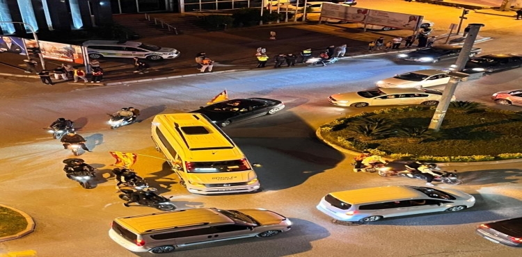 Derbinin ardından Galatasaraylı taraftarlardan kutlama?v=1